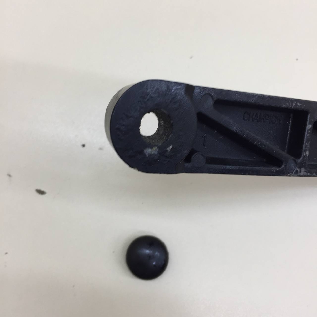 Поводок стеклоочистителя передний правый Volkswagen Passat B7 2011-2015