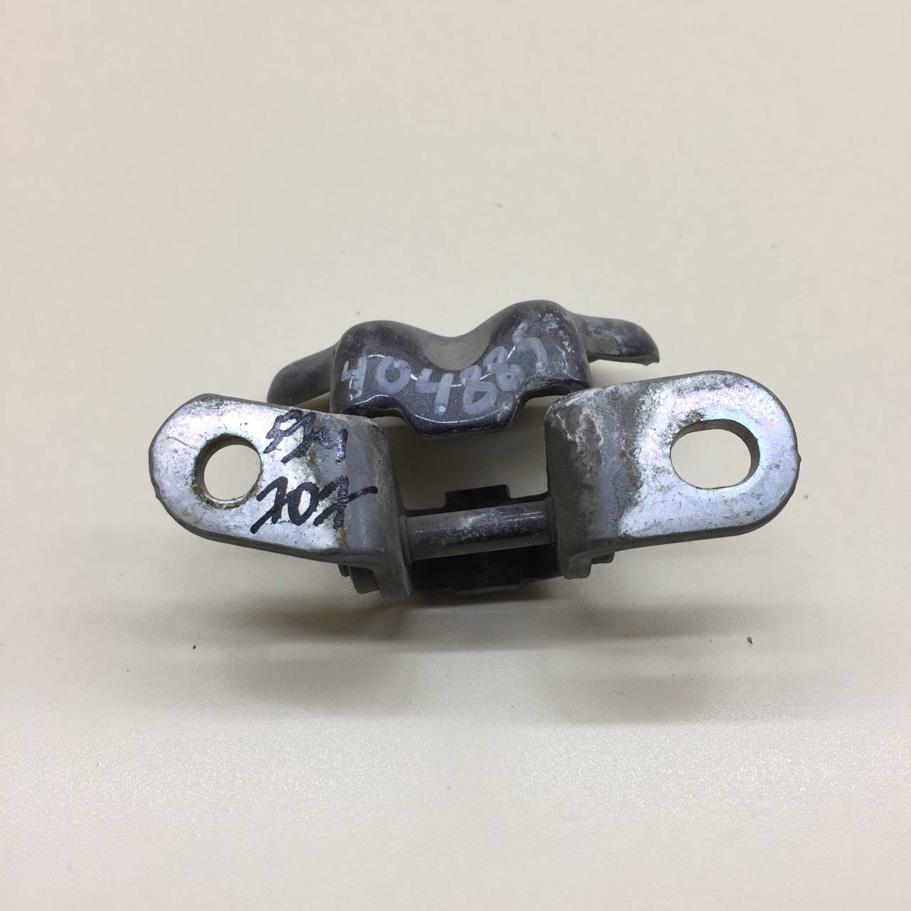 Петля двери задней левой верхняя Hyundai Solaris (RB) 2010-2017