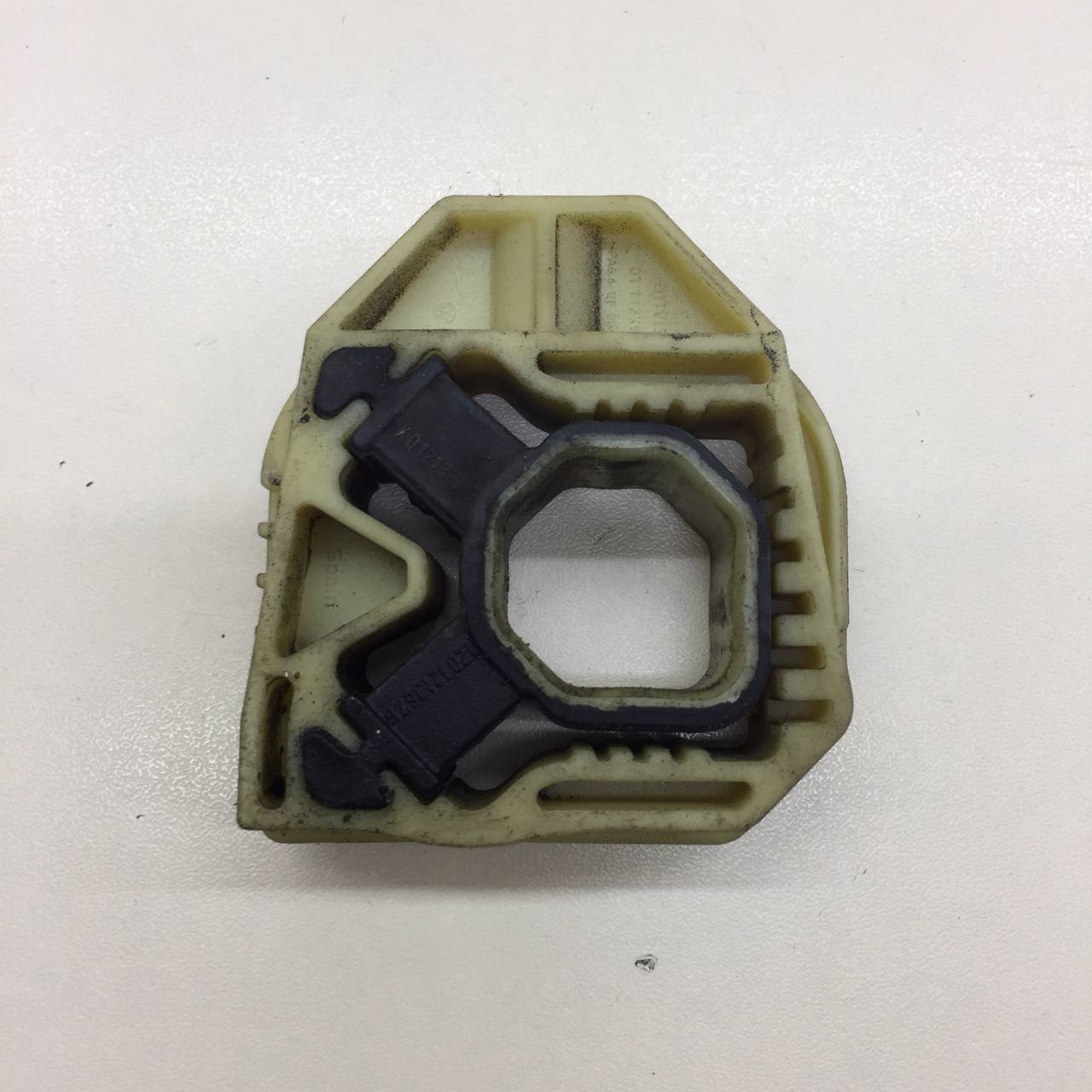 Кронштейн радиатора Volkswagen Passat B7 2011-2015