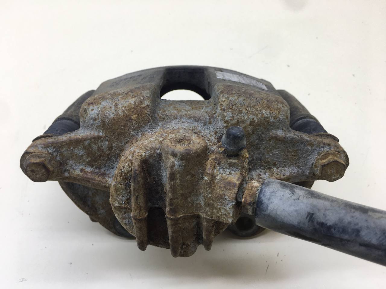 Суппорт передний правый Peugeot 307 2001-2008