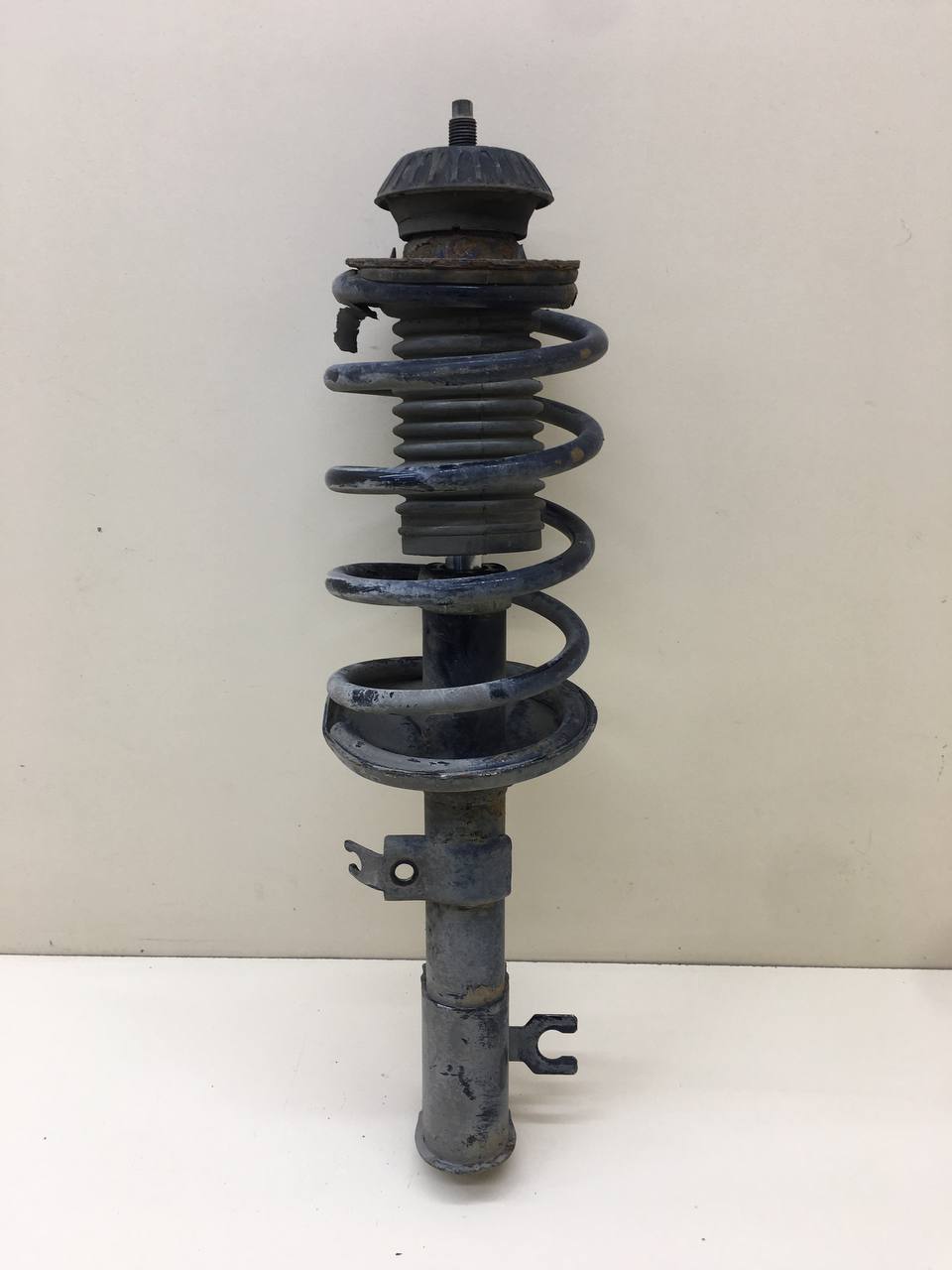 Амортизатор передний левый Chevrolet Aveo T250 2005-2011