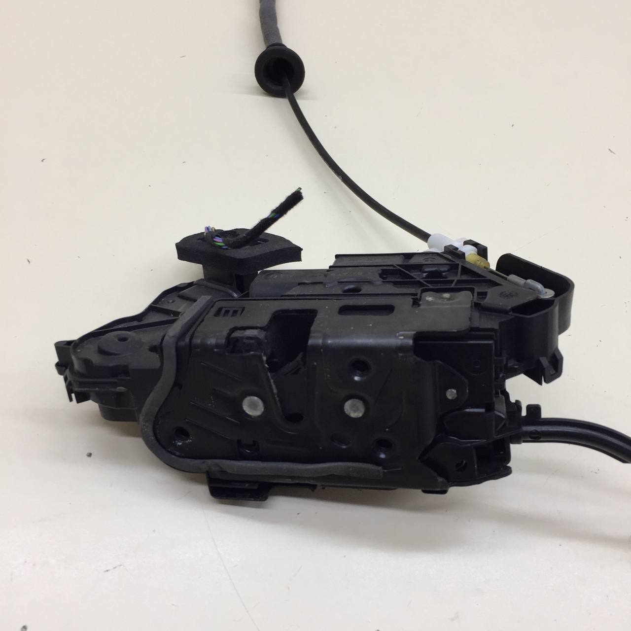 Замок двери передней левой Skoda Octavia (A7) 2013>