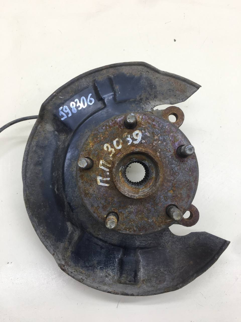 Кулак поворотный передний правый Geely Emgrand EC7 2008>