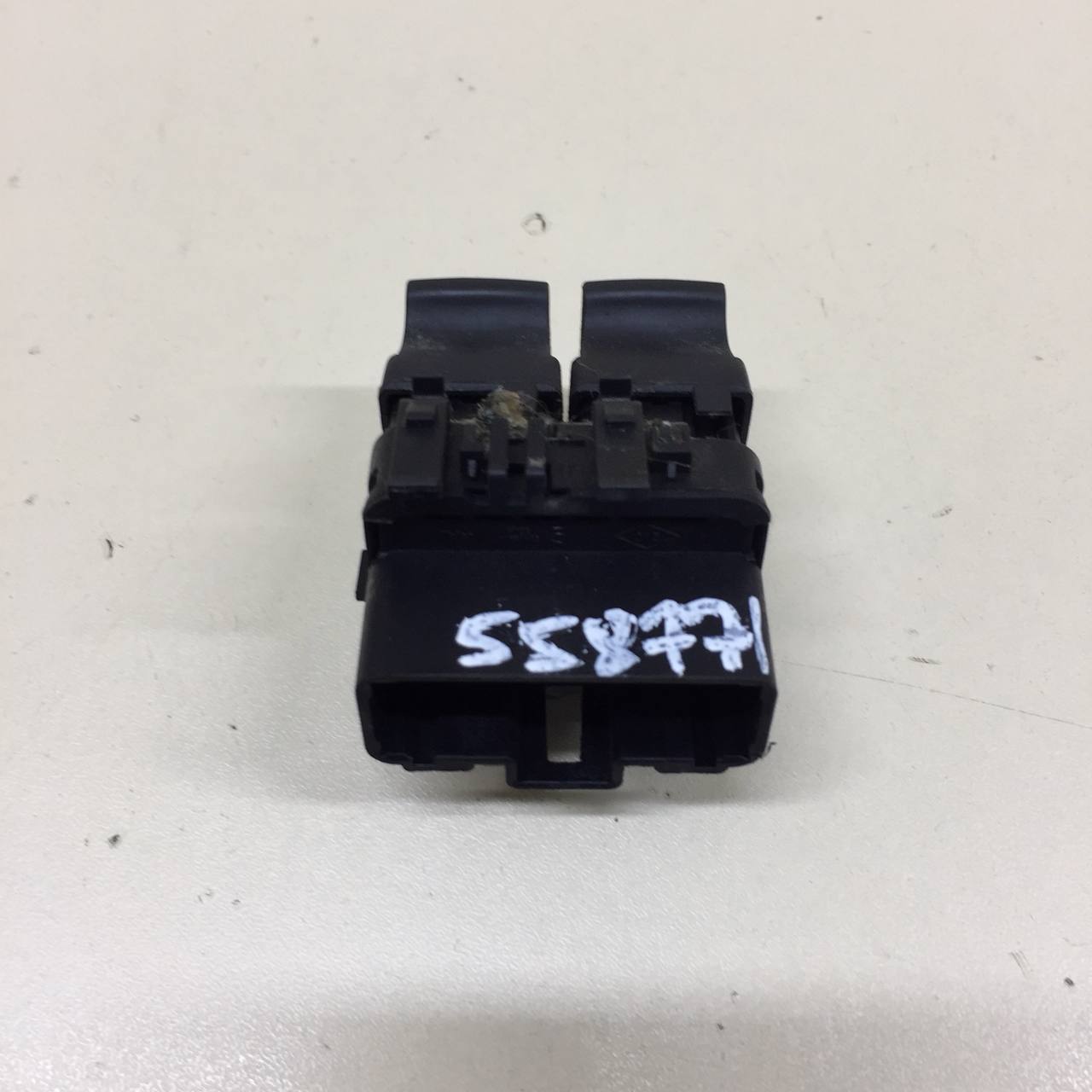 Блок управления стеклоподъемниками Renault Symbol (2) 2008-2012