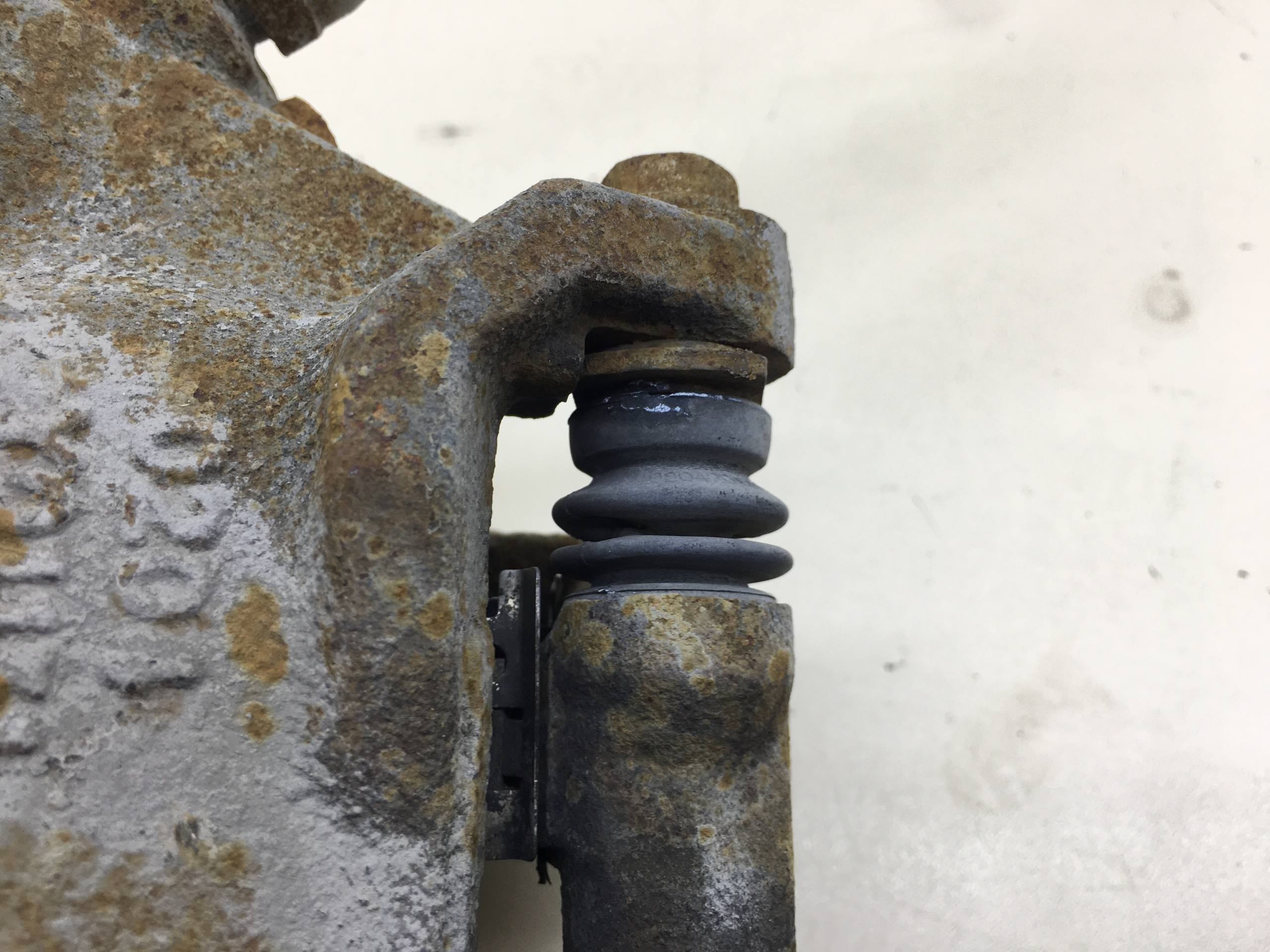 Суппорт передний левый Peugeot 208 2012>