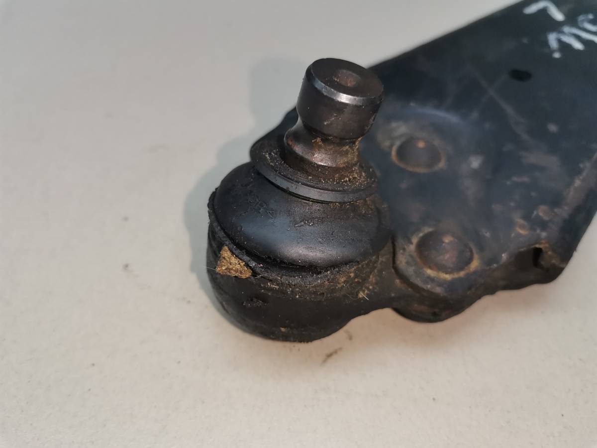 Рычаг передний левый Mazda Demio (DY) 2002-2007