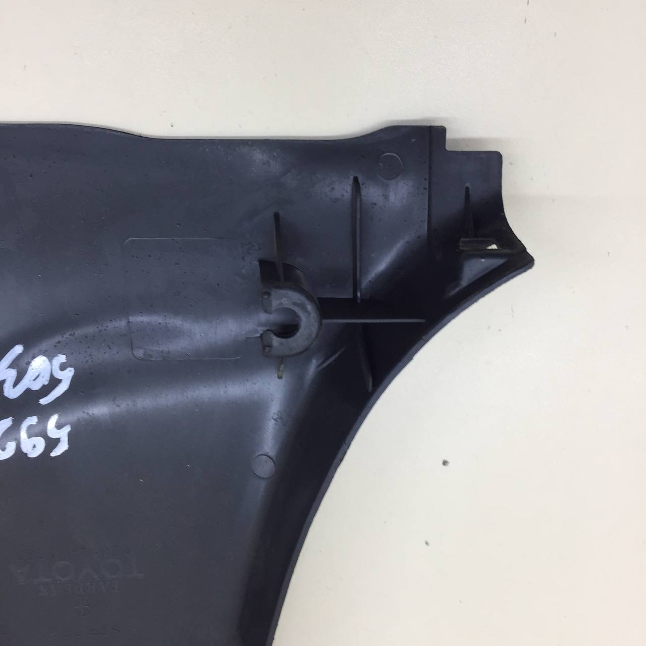 Обшивка стойки Toyota Corolla E120 2001-2007