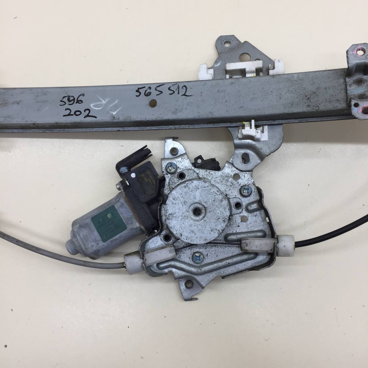 Стеклоподъемник электр. передний правый Nissan Tiida (C11) 2007-2014