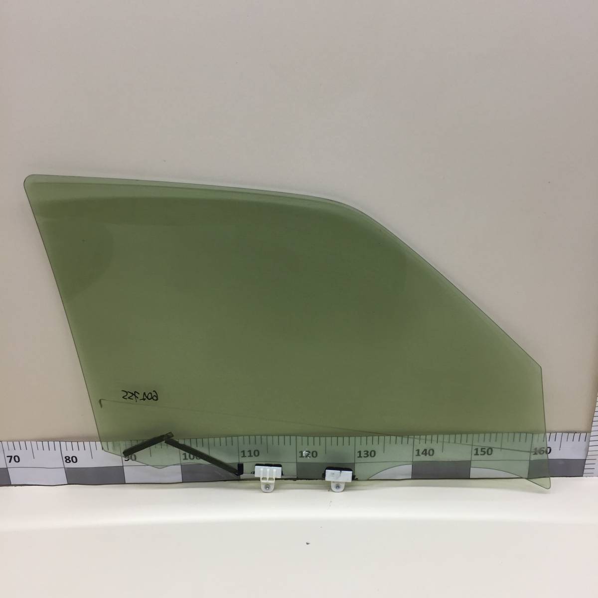 Стекло двери передней левой Nissan Juke (YF15) 2011-2020