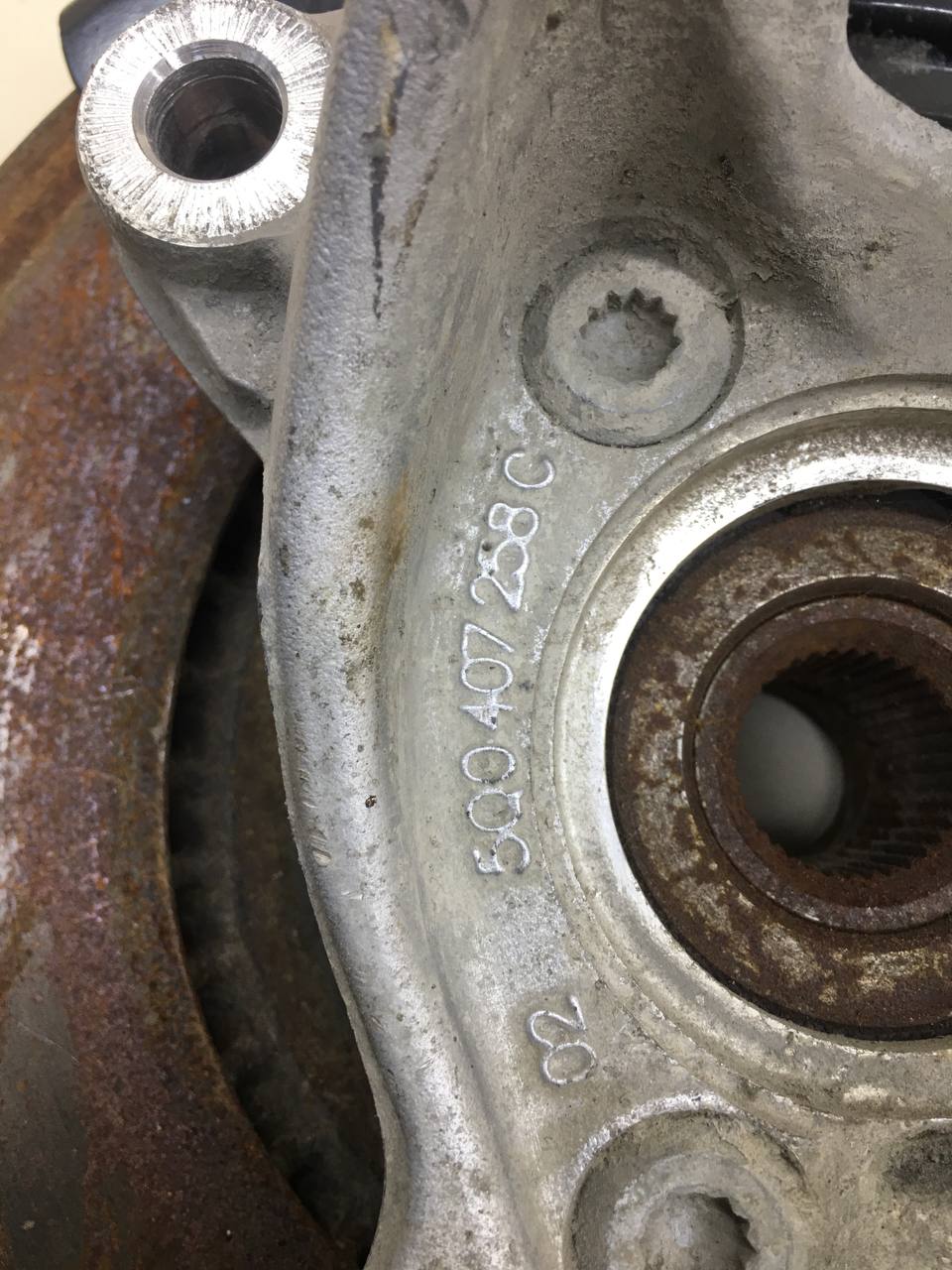 Кулак поворотный передний правый Skoda Octavia (A7) 2013>