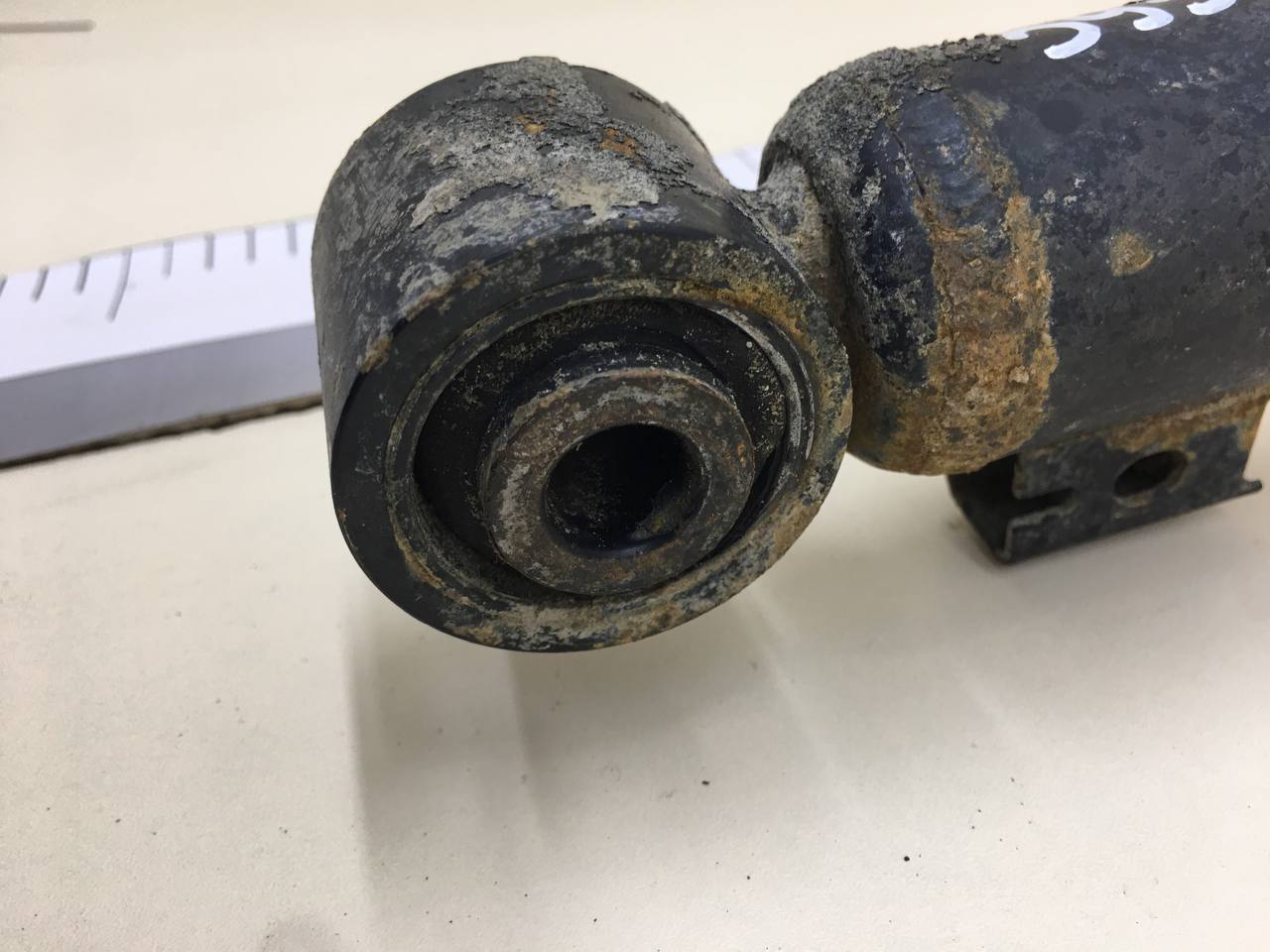 Амортизатор передний Mitsubishi L200 (KB) 2006-2016