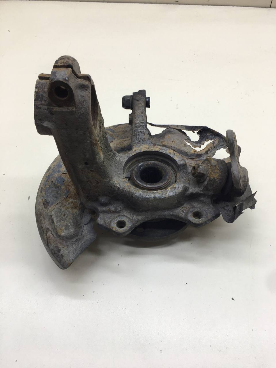 Кулак поворотный передний правый Skoda Rapid 2012-2020