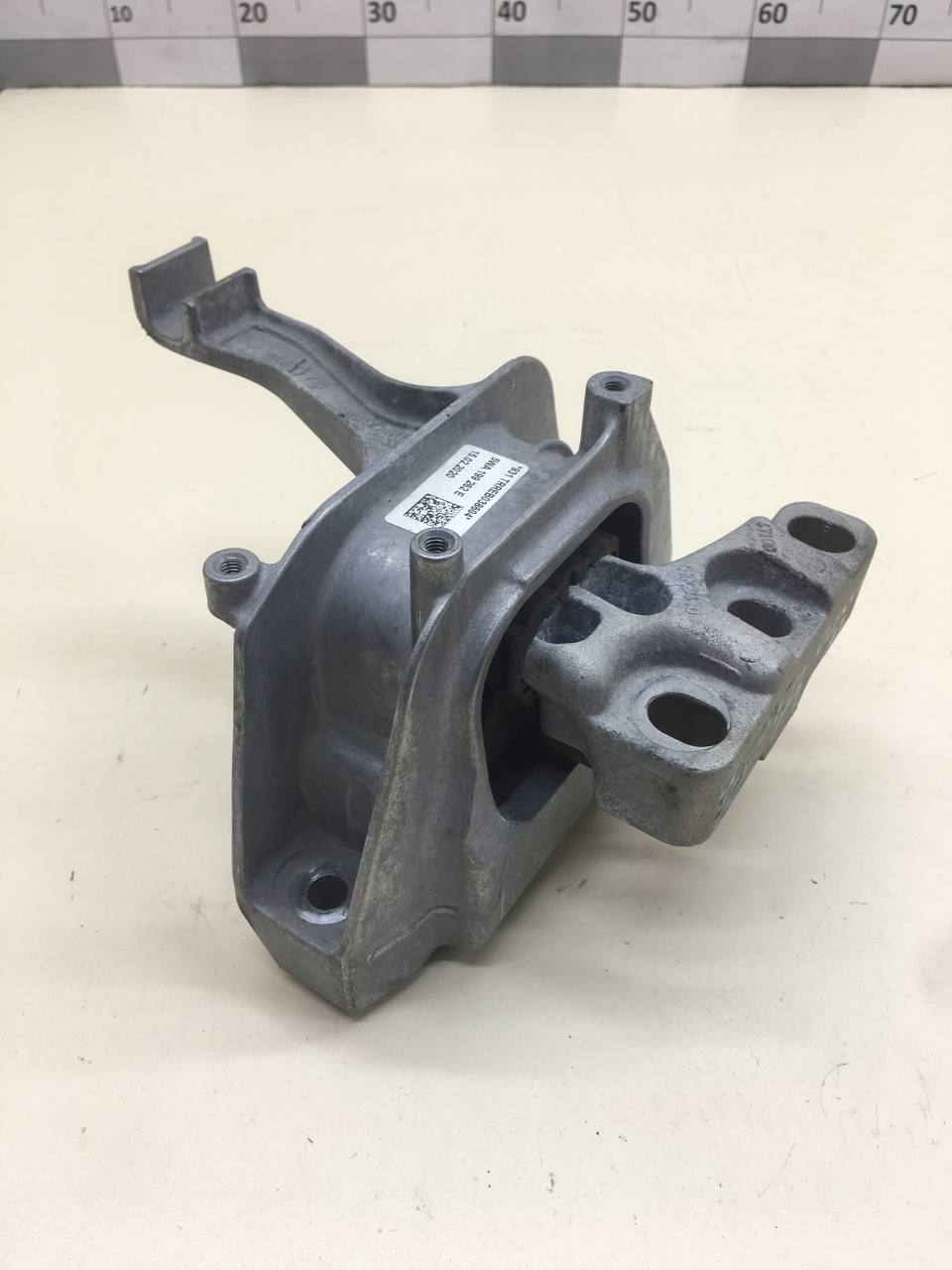 Опора двигателя Skoda Octavia (A7) 2013>