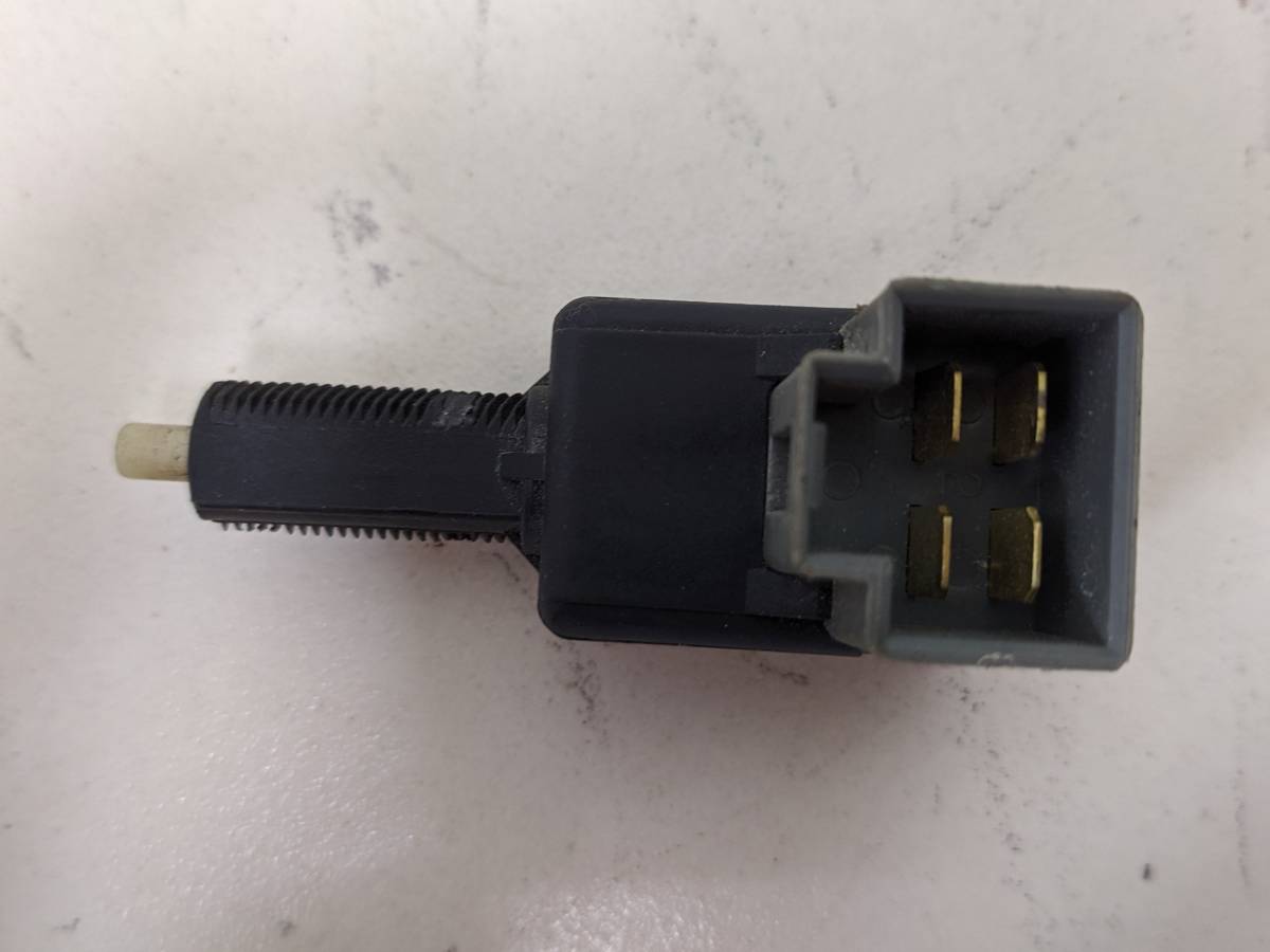 Датчик включения стопсигнала Hyundai Elantra (XD) 2000-2005