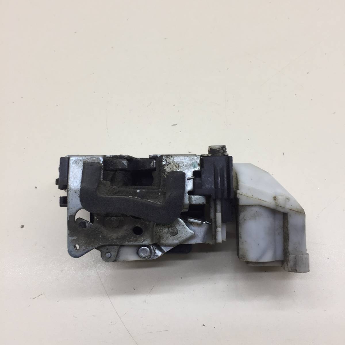 Замок двери задней правой Fiat Albea 2002-2012