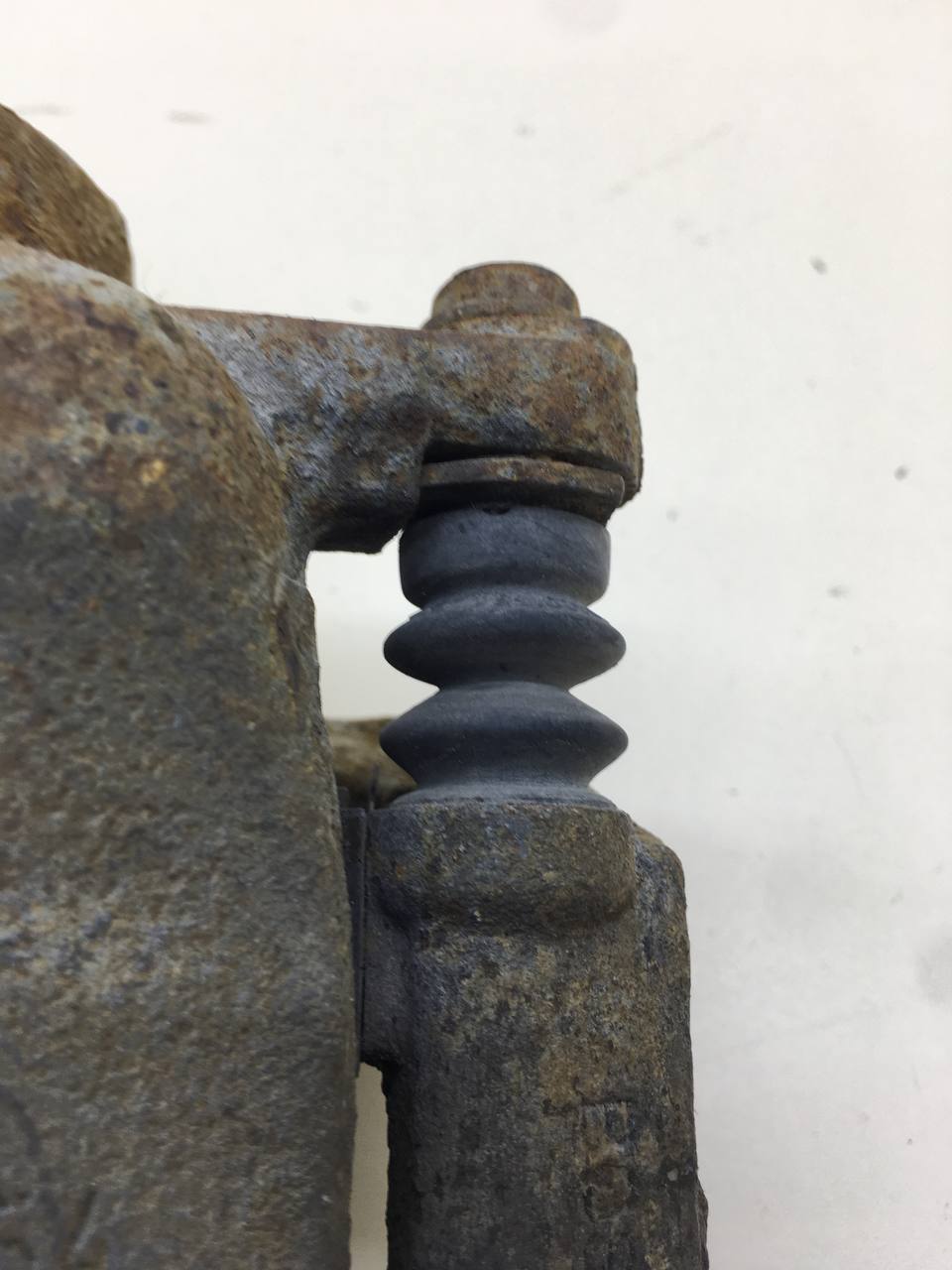 Суппорт передний правый Peugeot 307 2001-2008