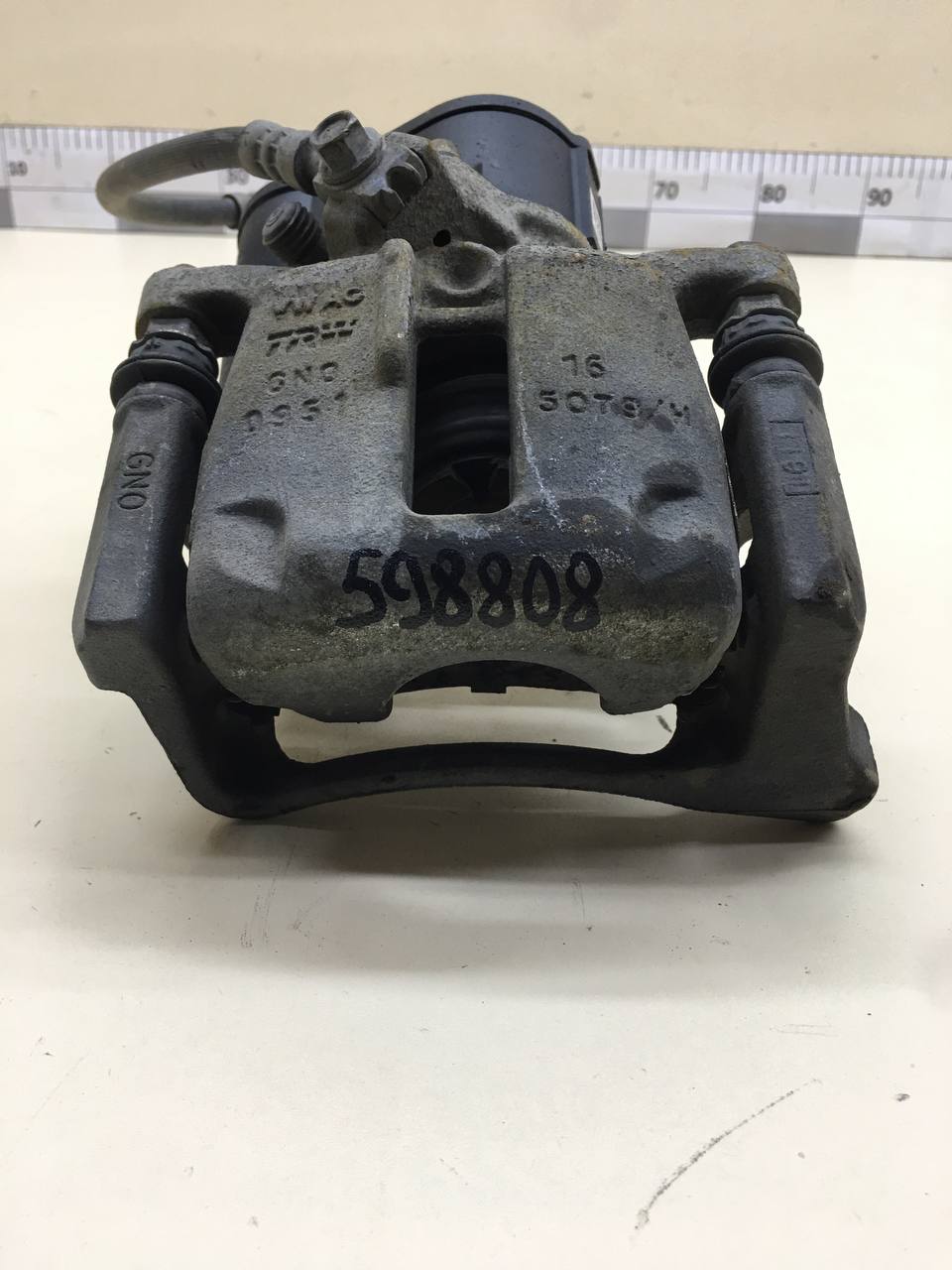 Суппорт задний правый Volkswagen Passat B7 2011-2015