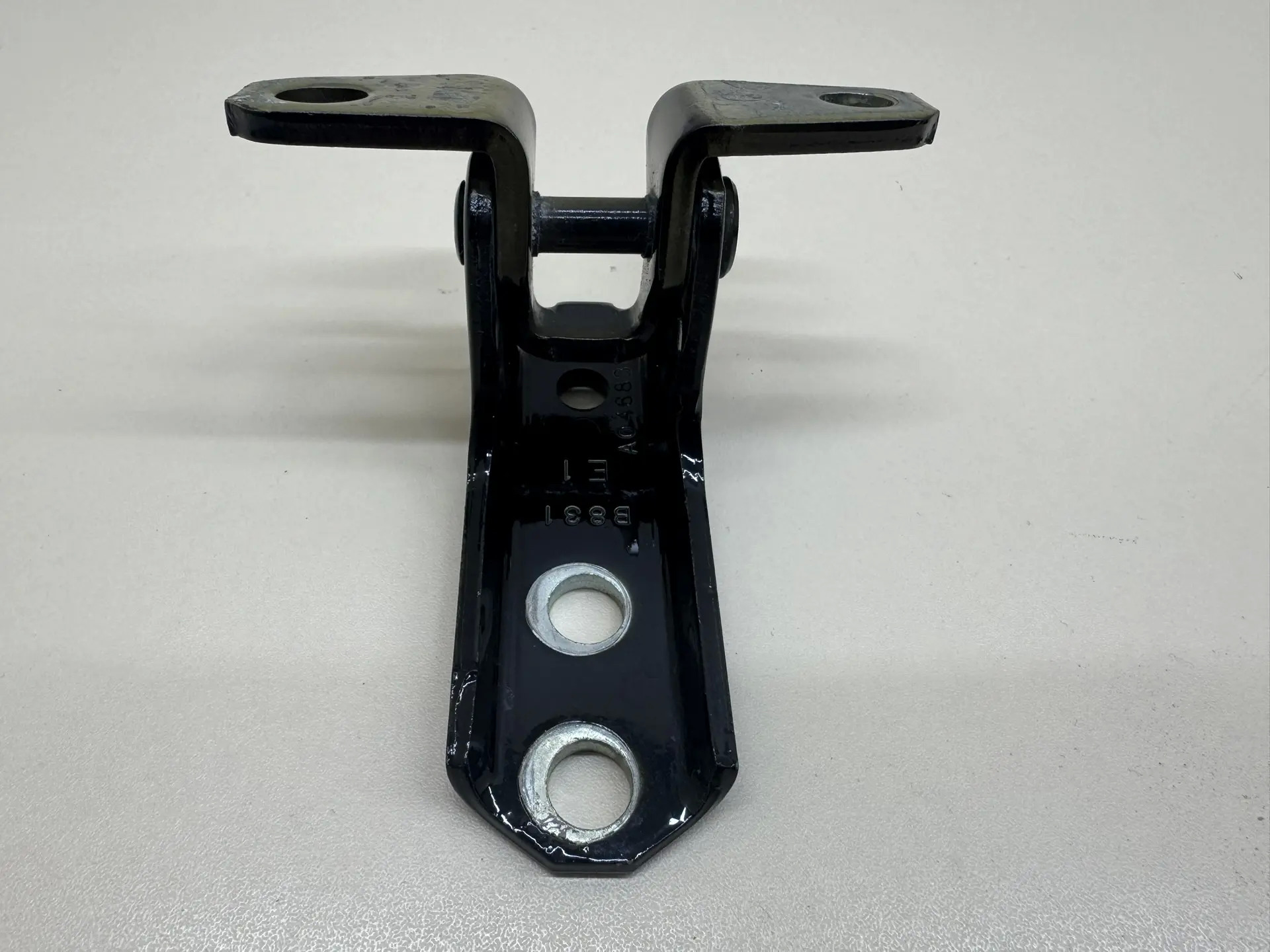 Петля двери задней левой нижняя Mitsubishi Outlander (GF) 2012>