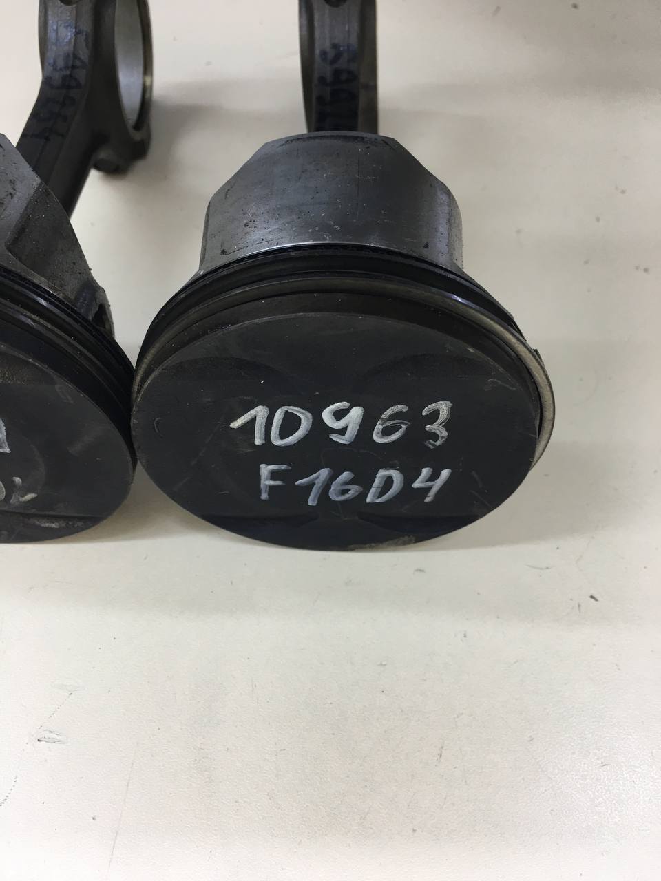 Поршень с шатуном Chevrolet Aveo T300 2011>