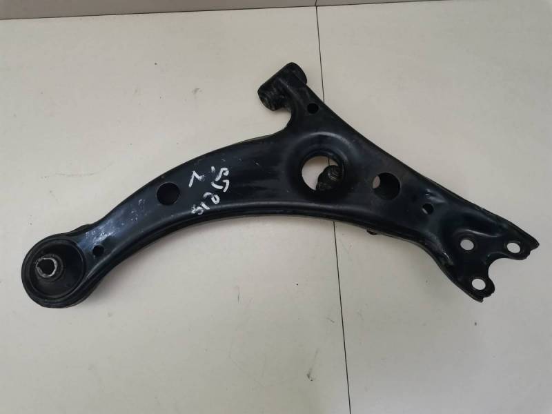 Рычаг передний левый Toyota Caldina (T190) 1992-1995