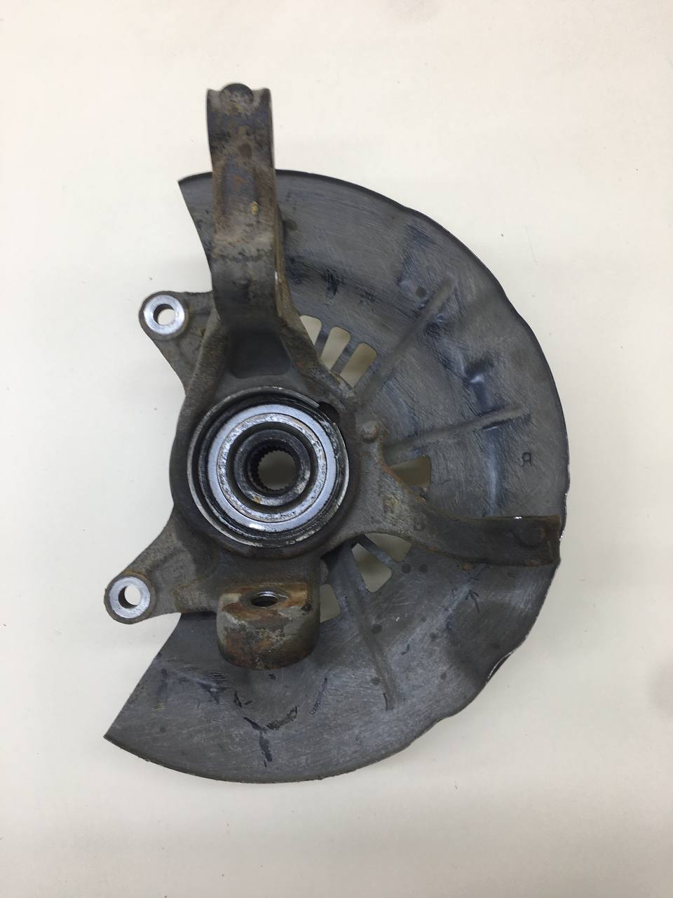 Кулак поворотный передний правый Toyota Camry (XV50) 2011-2017