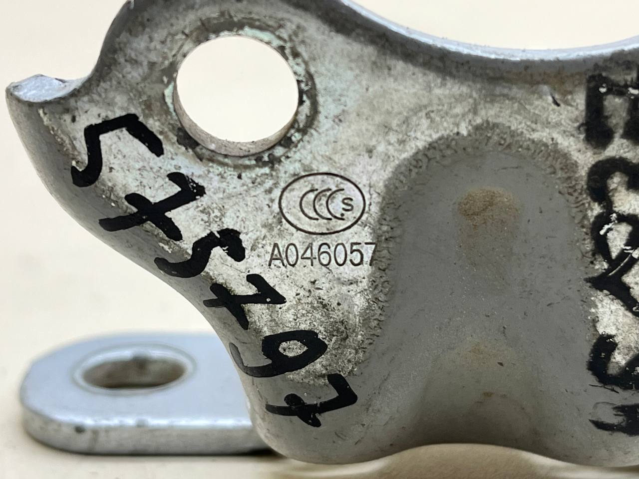 Петля двери задней правой верхняя Hyundai Solaris (RB) 2010-2017