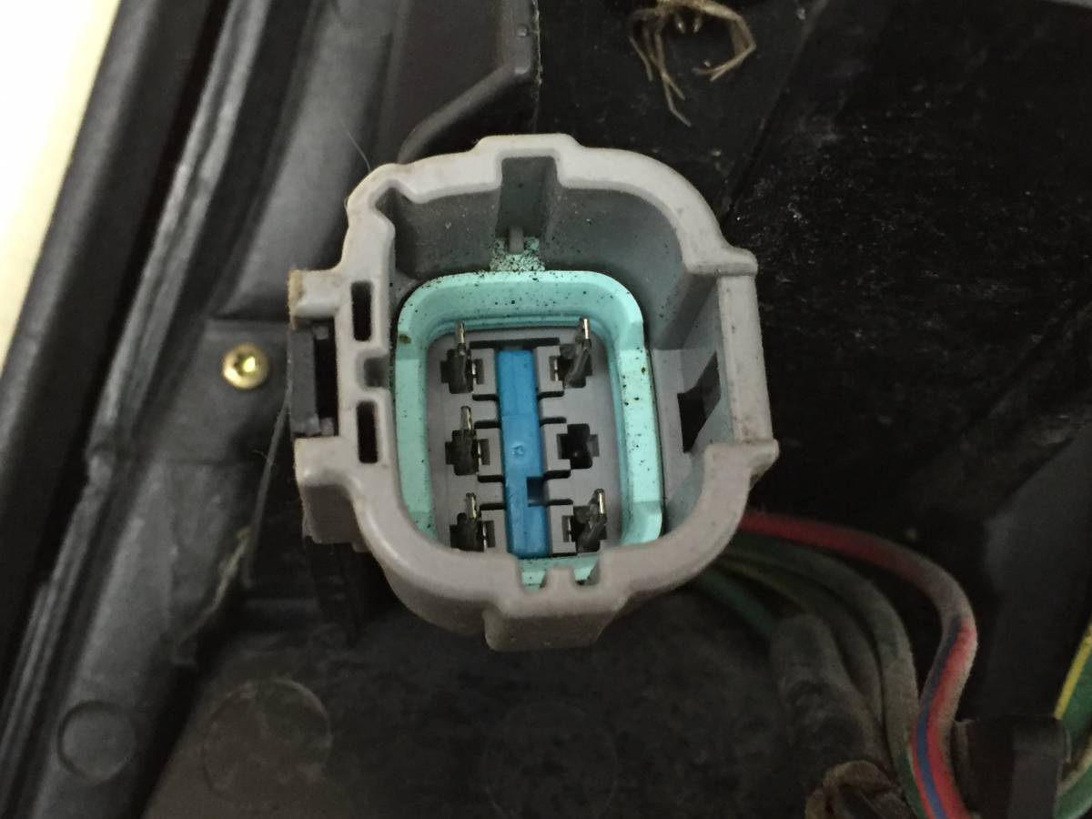 Фонарь задний правый Nissan Cube (Z10) 1998-2002