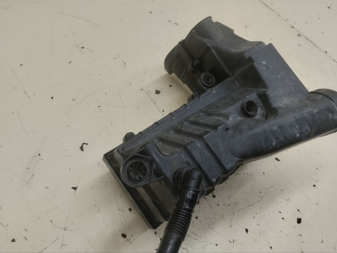 Корпус воздушного фильтра Volkswagen Passat B7 2011-2015