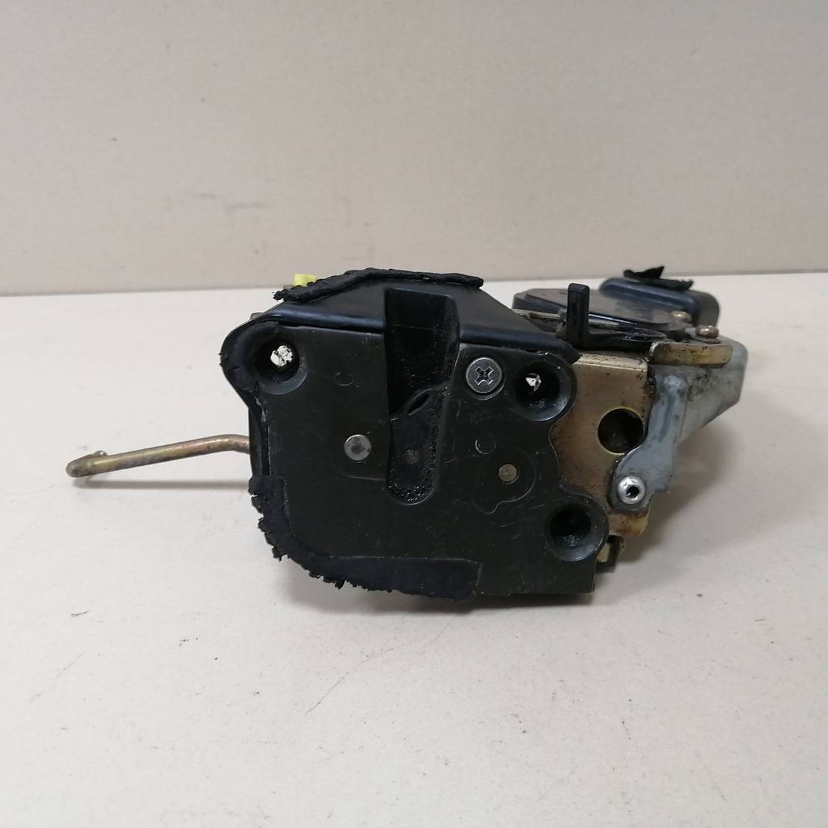 Замок двери задней левой Suzuki Grand Vitara 1998-2005