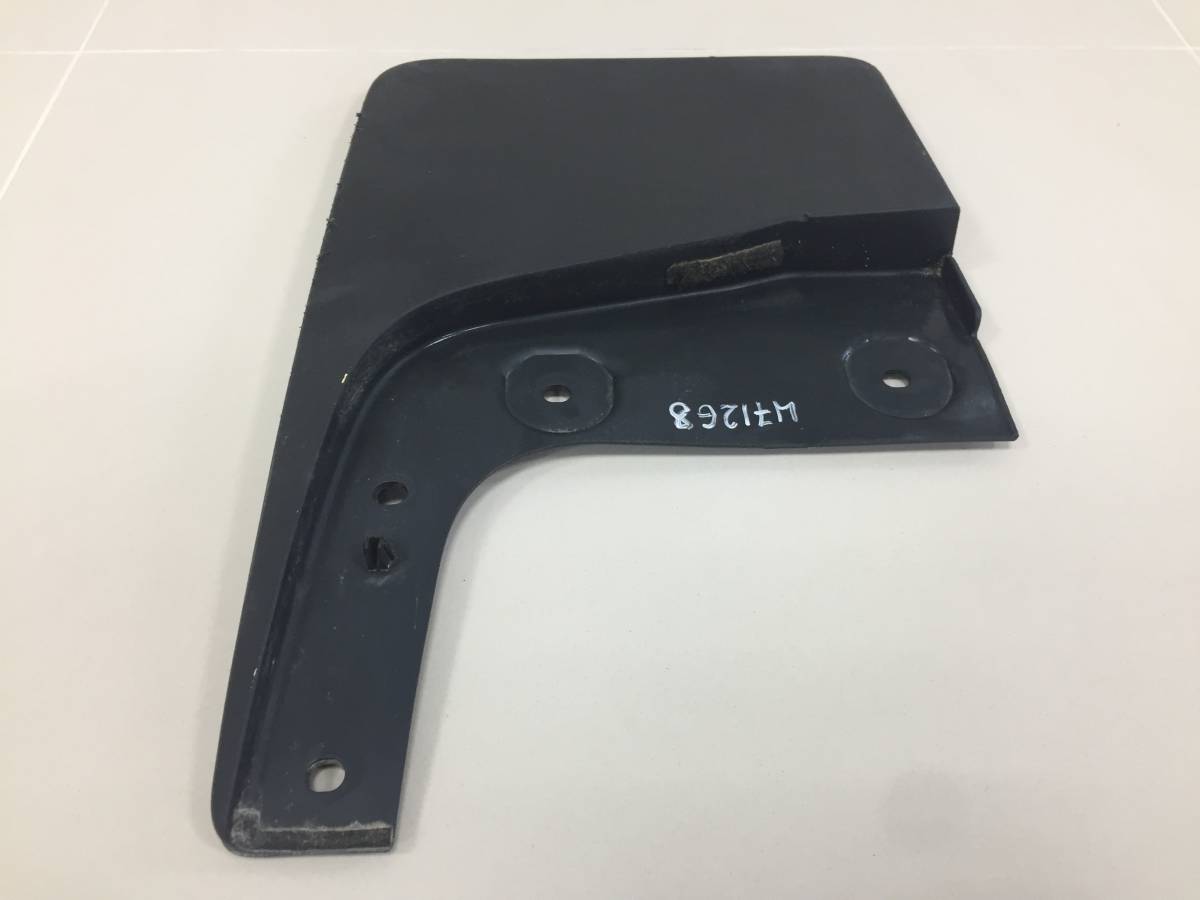 Брызговик задний правый Mitsubishi L200 5 (KK/KL) 2015>