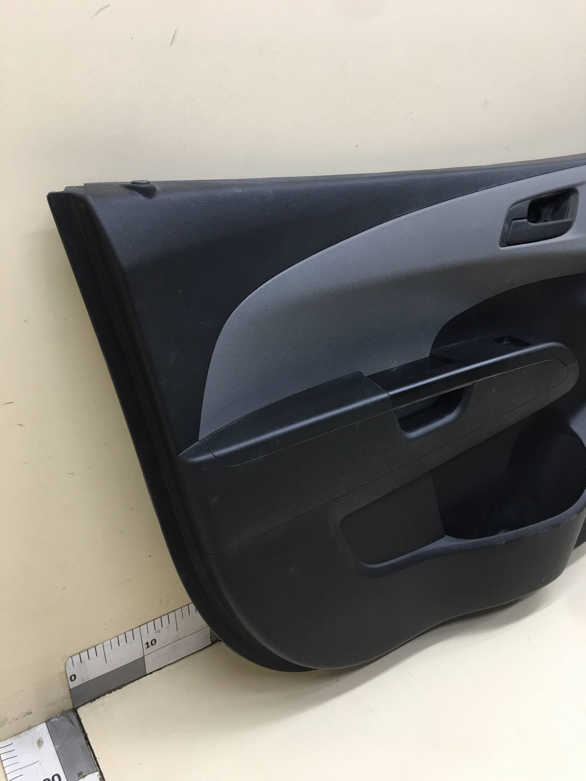 Обшивка двери передней левой Chevrolet Aveo T300 2011>