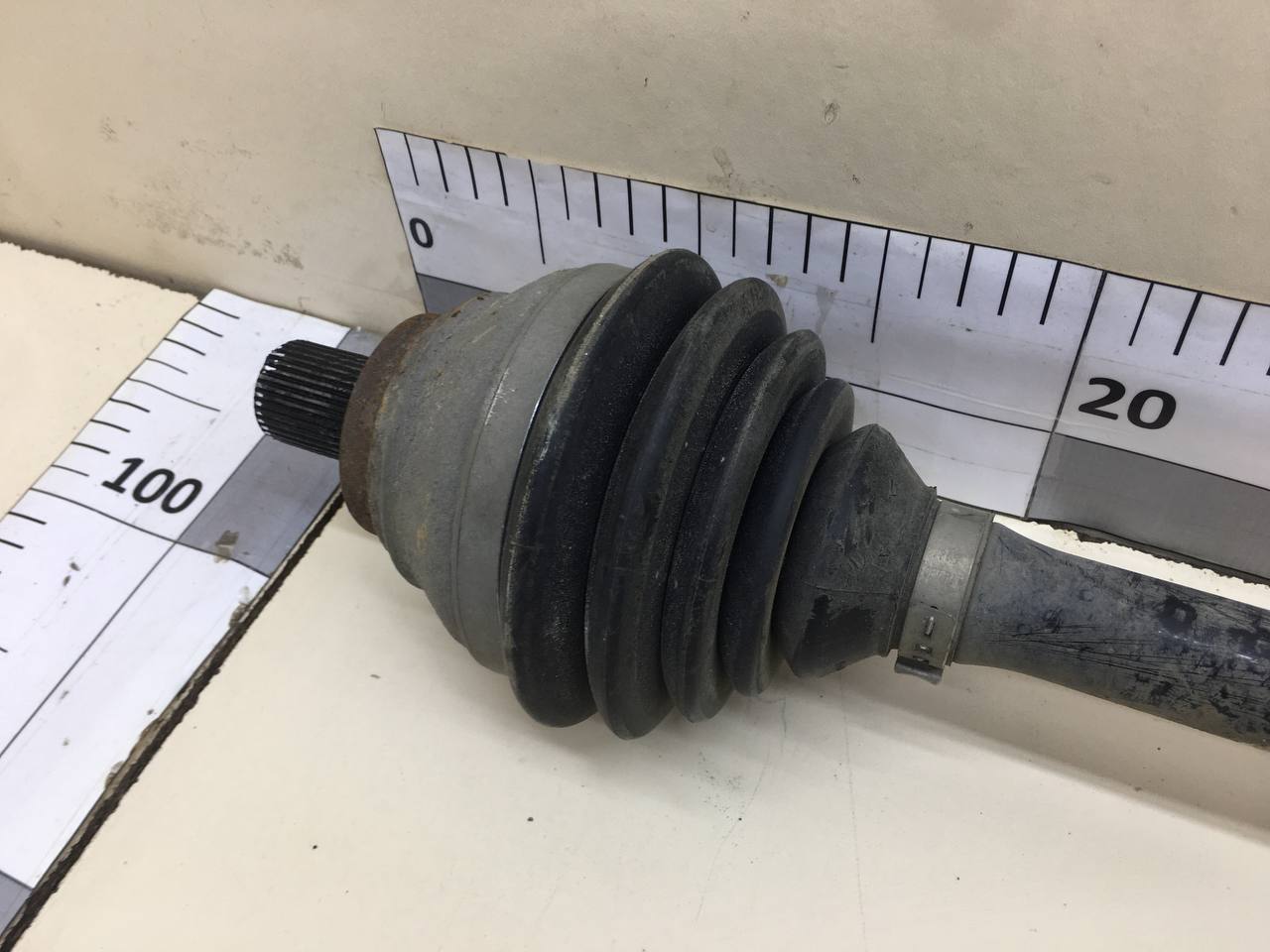 Полуось передняя левая Volkswagen Passat B7 2011-2015