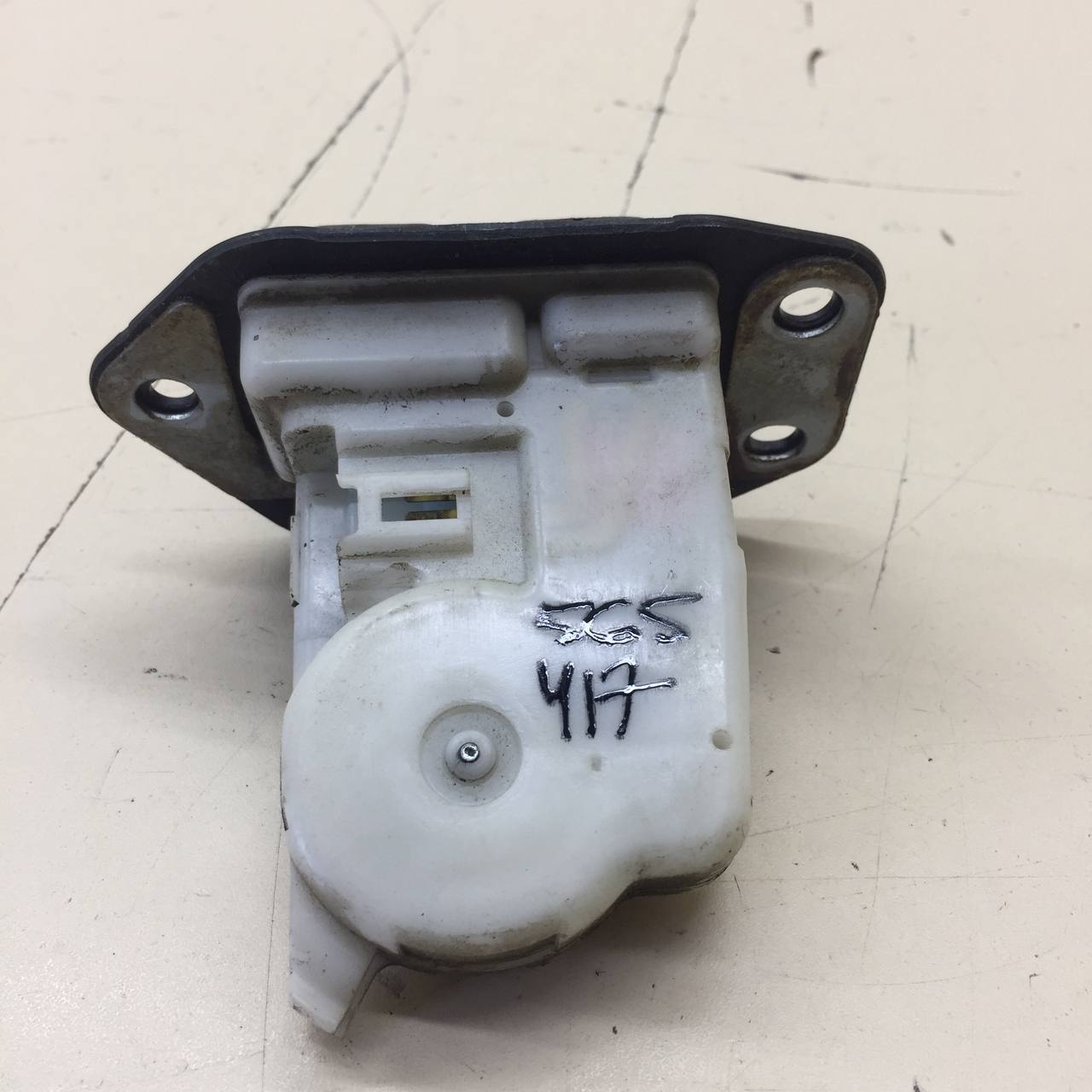 Замок багажника Nissan Tiida (C11) 2007-2014