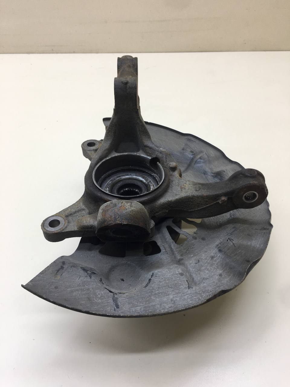 Кулак поворотный передний правый Toyota Camry (XV50) 2011-2017