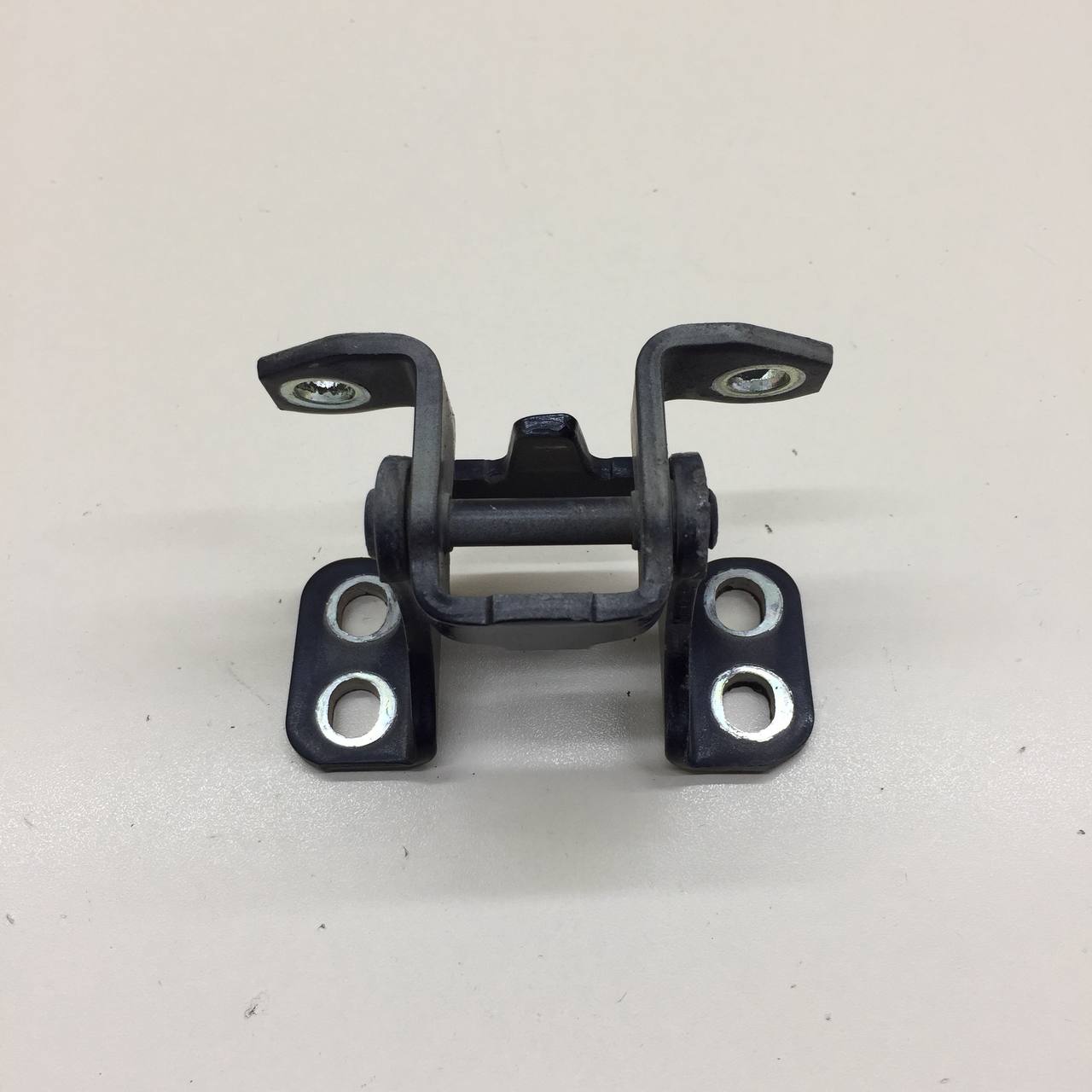 Петля двери багажника Suzuki Grand Vitara 2005-2015