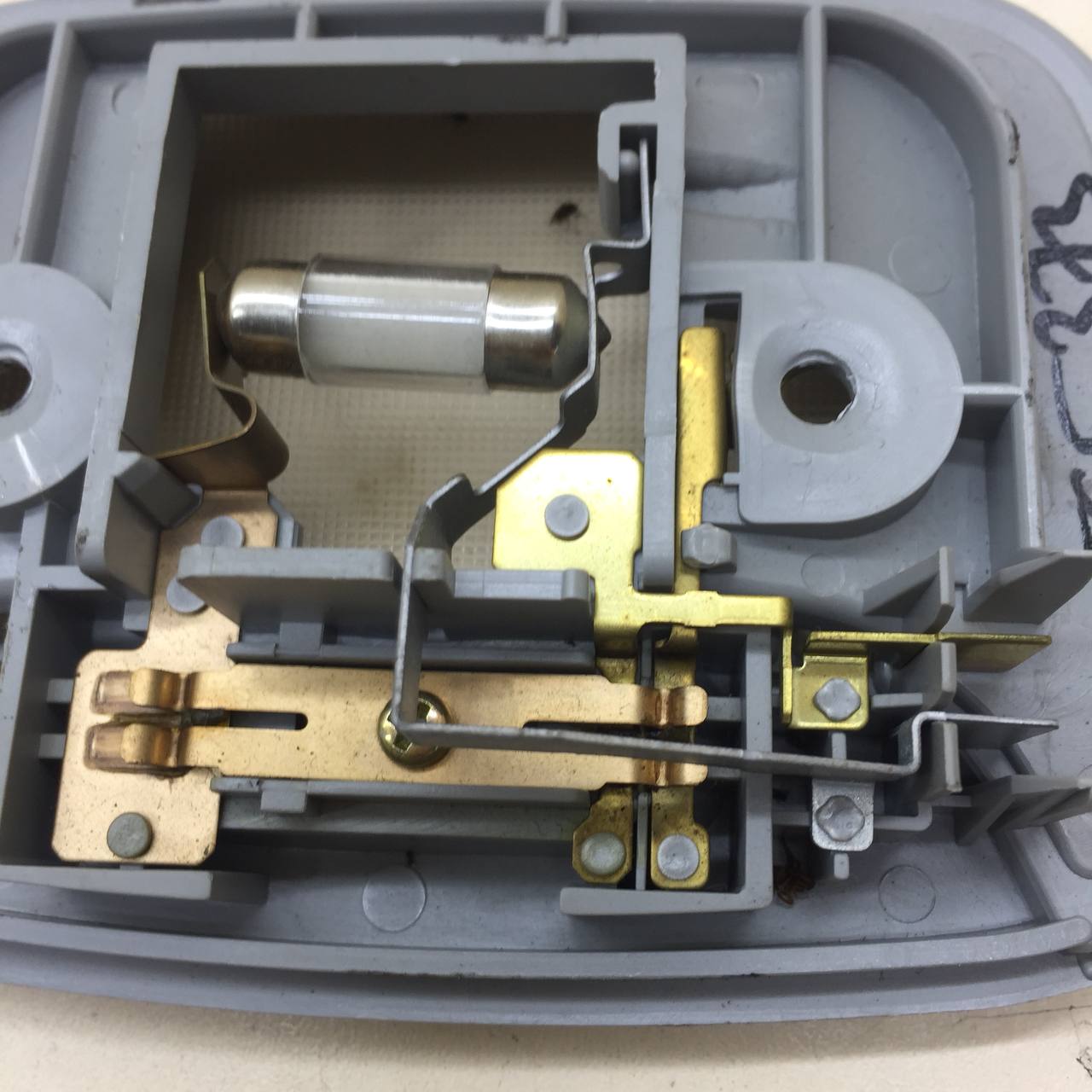 Плафон салонный Mitsubishi Lancer 9  (CS/Classic) 2000-2011