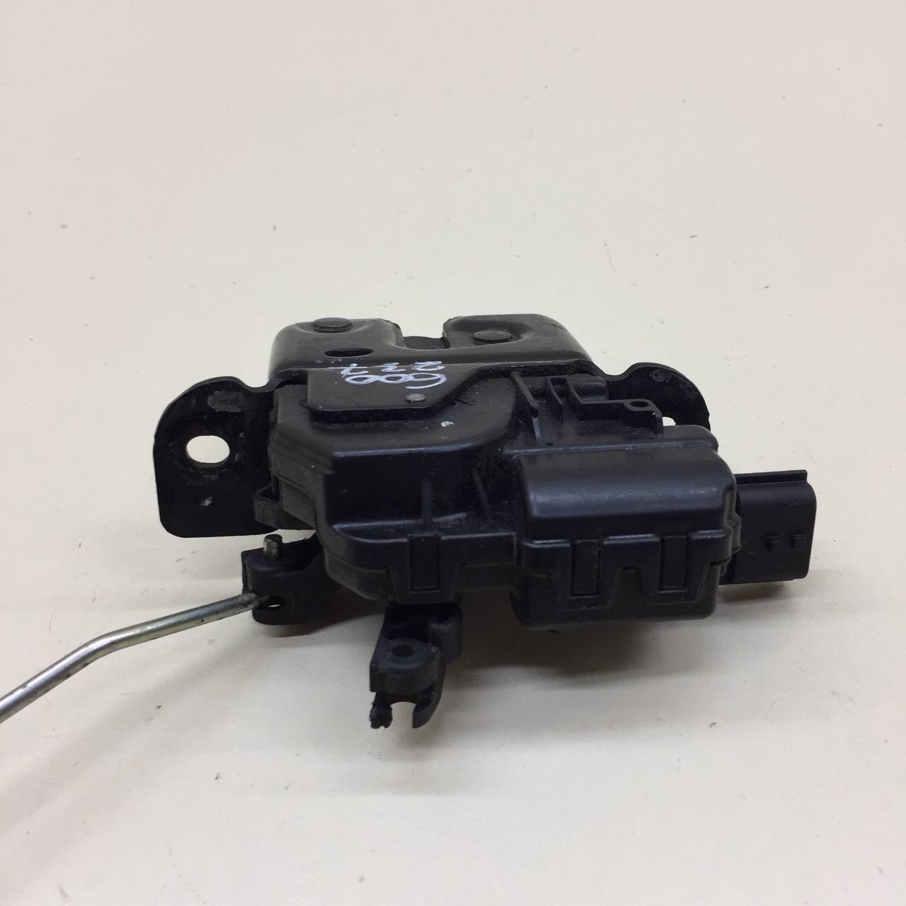 Замок багажника Lada Granta 2011>