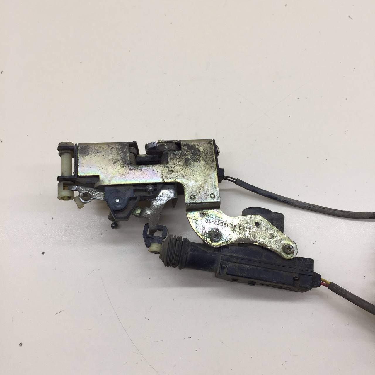 Замок двери задней правой Chevrolet Niva 2002-2009