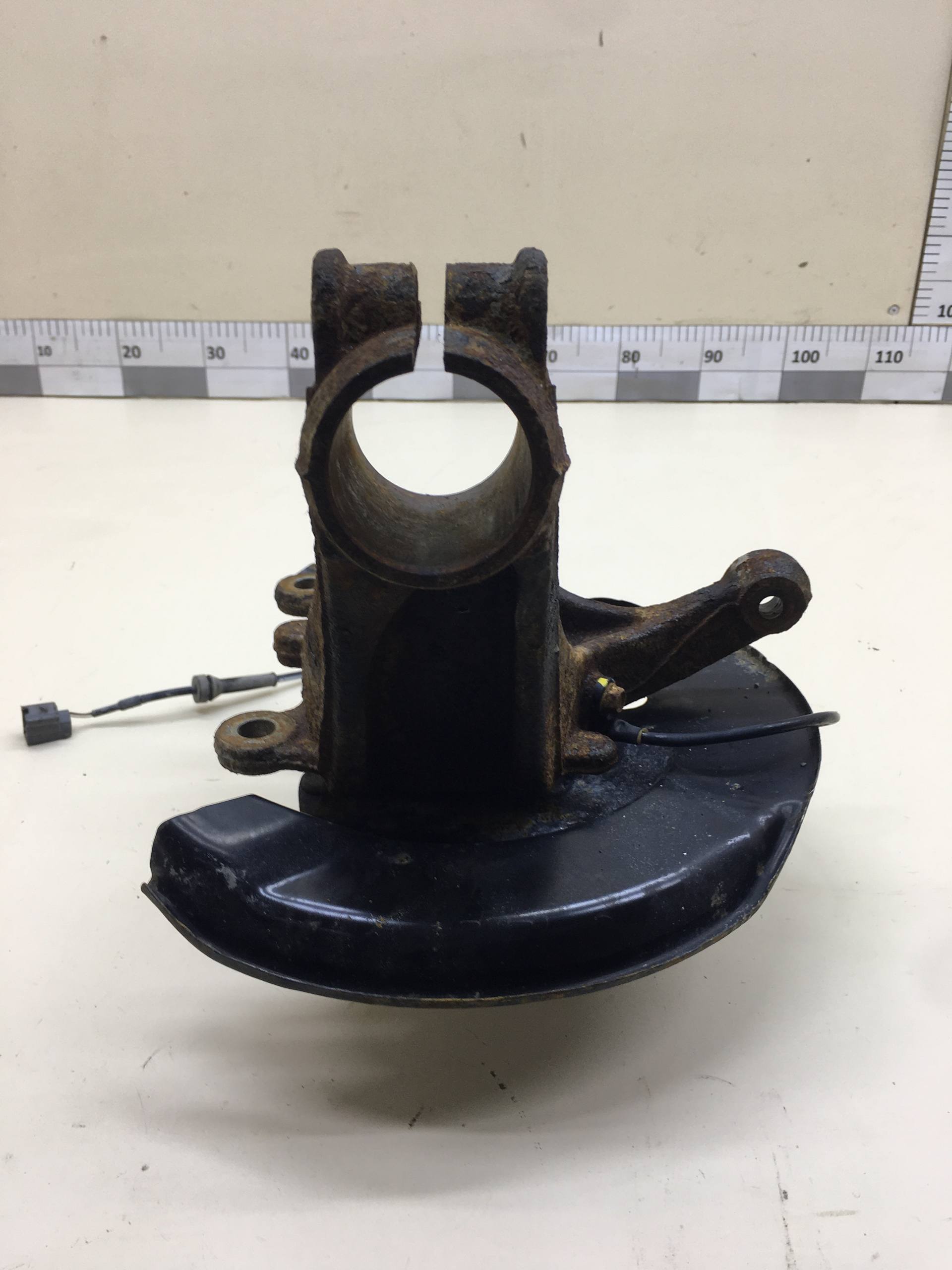 Кулак поворотный передний левый Nissan Qashqai (J11) 2014>