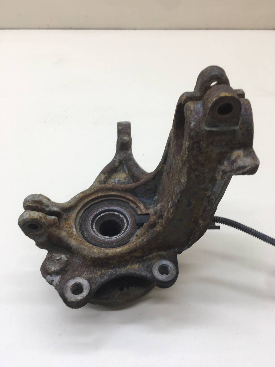 Кулак поворотный передний левый Peugeot 207 2006-2013