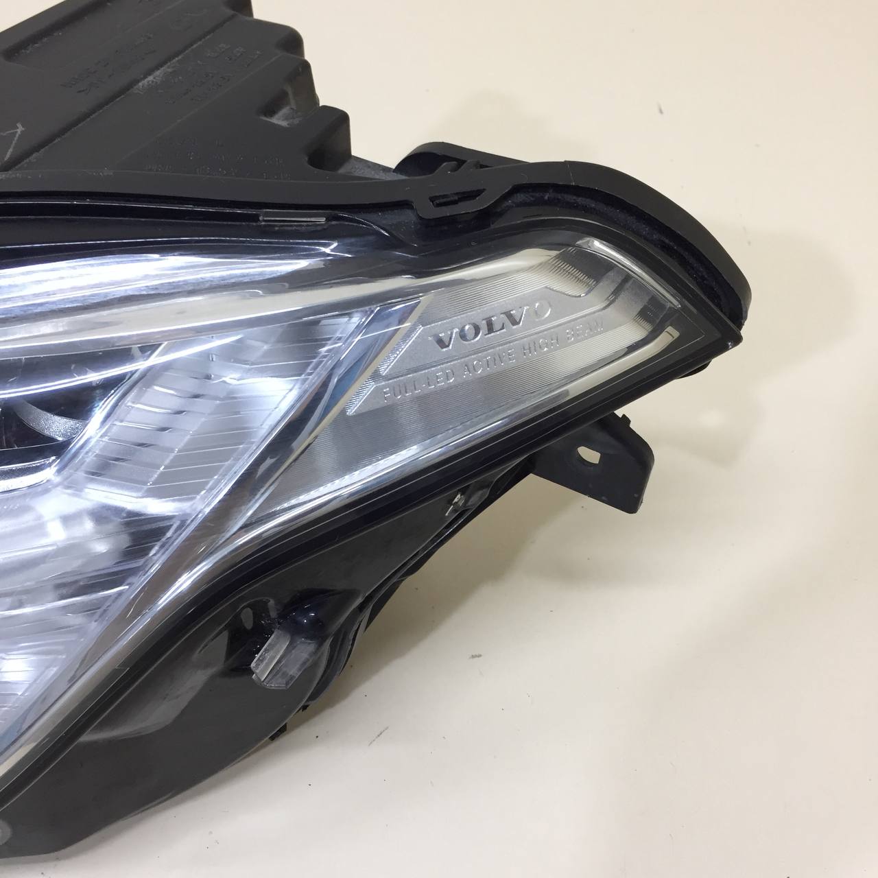 Фара левая Volvo XC90 2015>