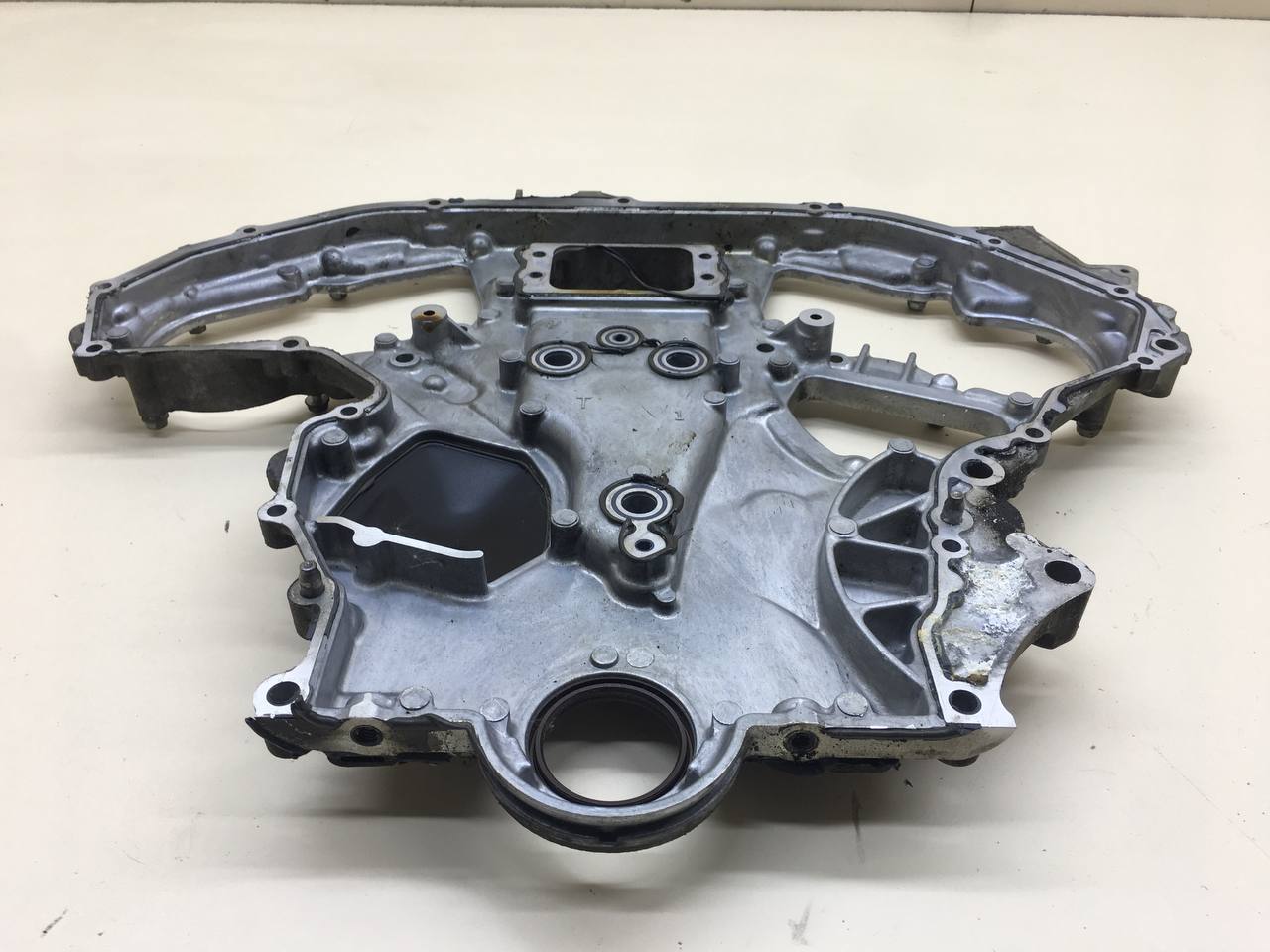 Крышка двигателя передняя Nissan Skyline (V36) 2006-2014