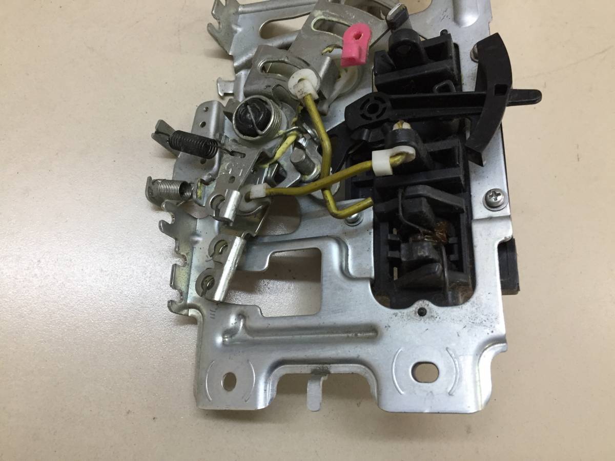 Замок двери задней левой Toyota Noah (R60) 2001-2007