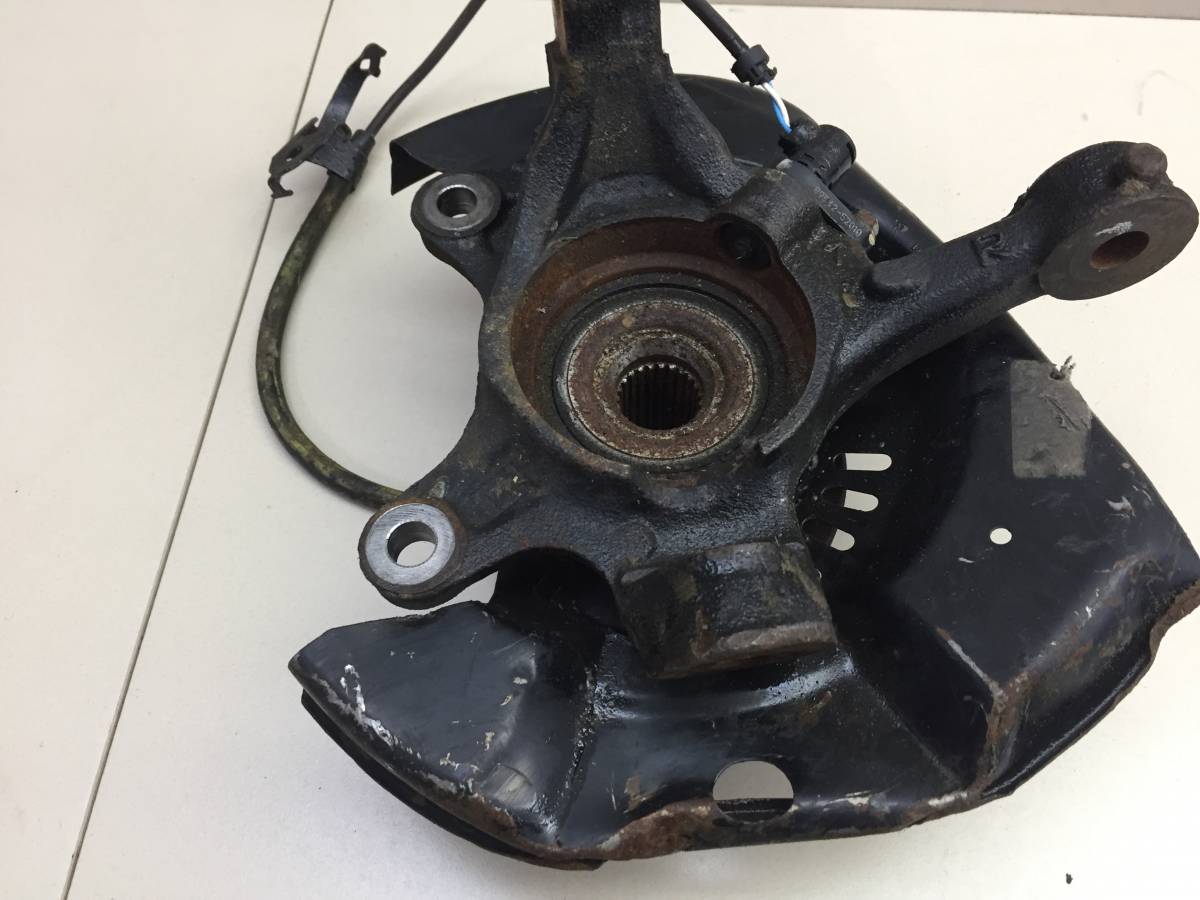 Кулак поворотный передний правый Toyota Raum (Z20) 2003-2011