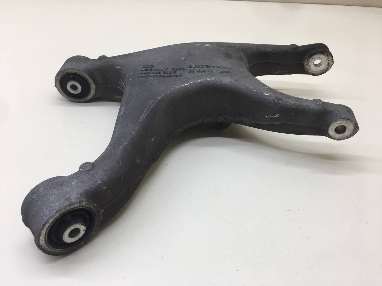 Рычаг задний нижний правый Audi Q5 (8R) 2008-2017