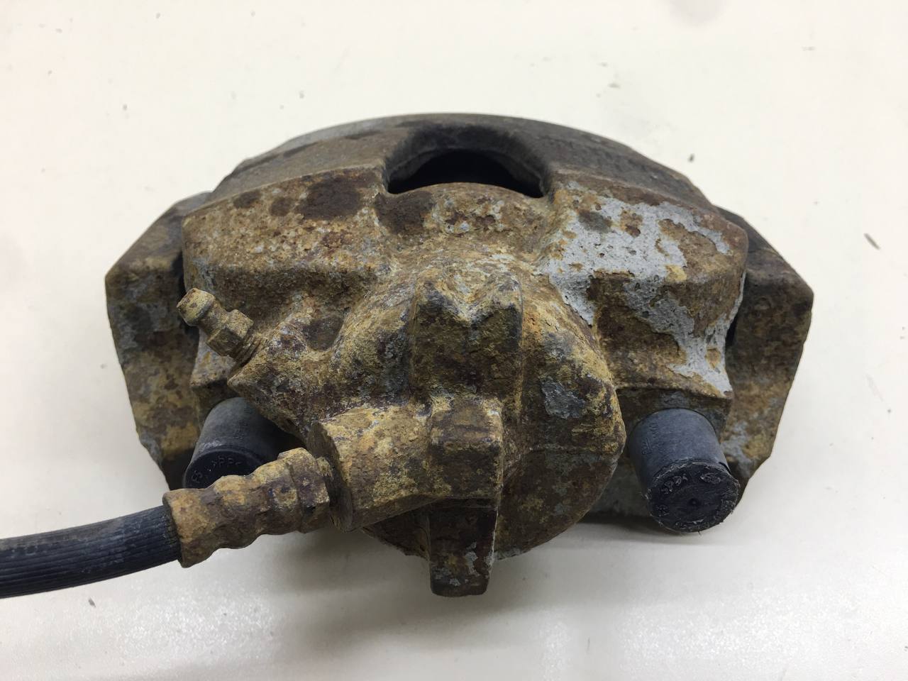 Суппорт передний левый Renault Megane (2) 2002-2009