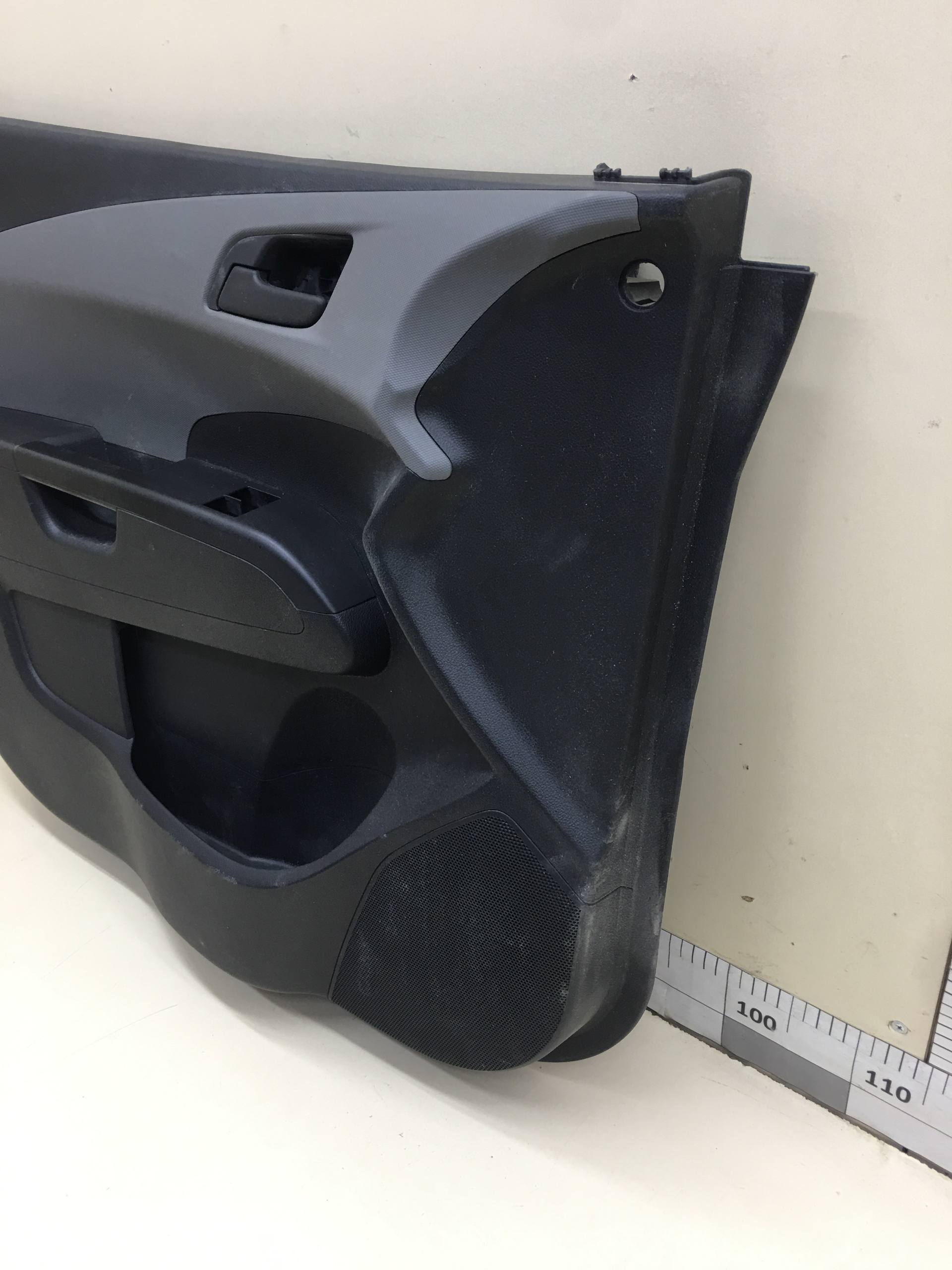 Обшивка двери передней левой Chevrolet Aveo T300 2011>