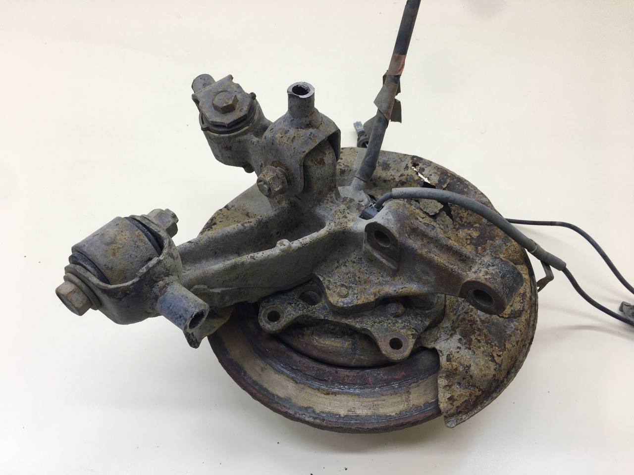 Кулак поворотный задний правый Toyota Camry (XV30) 2001-2006