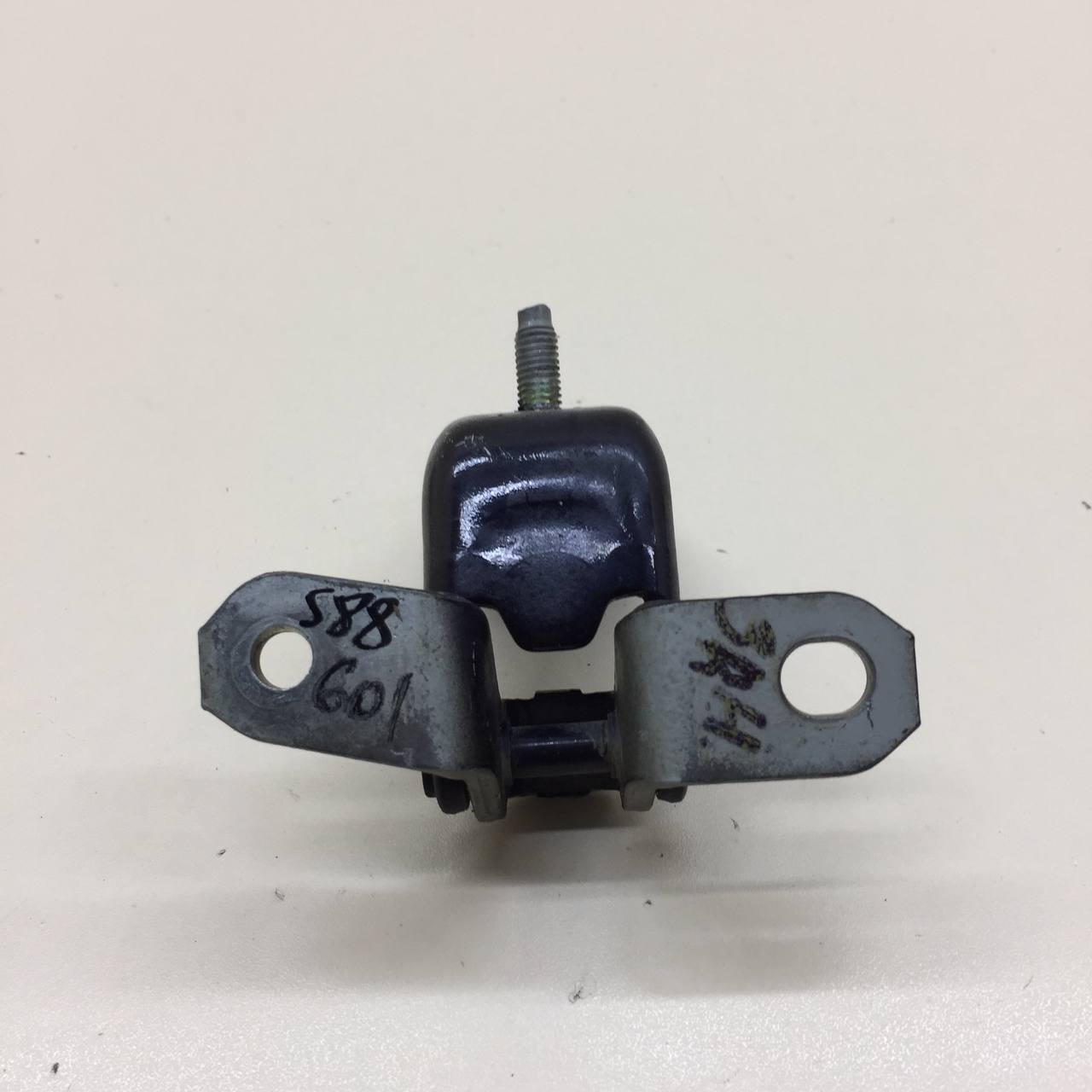 Петля двери задней правой нижняя Suzuki Grand Vitara 2005-2015