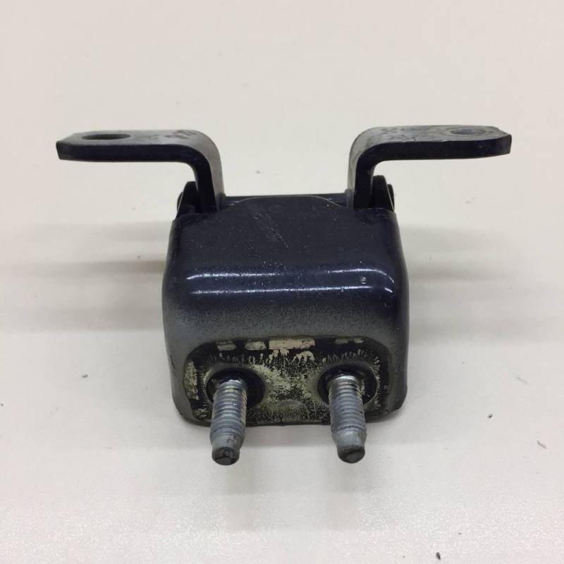 Петля двери задней левой верхняя Suzuki Grand Vitara 2005-2015